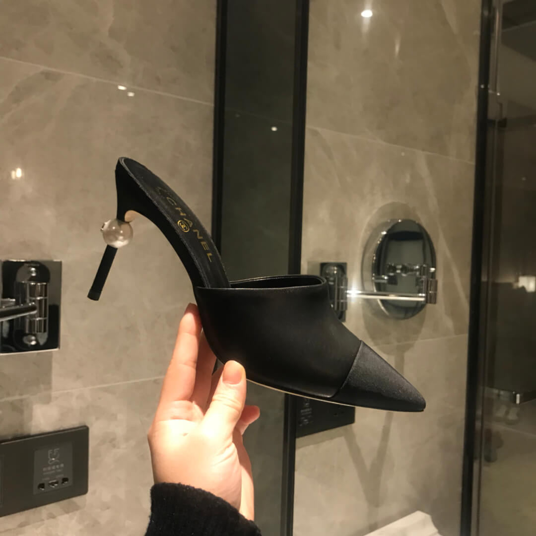 Chanel Pearl Mules G383421