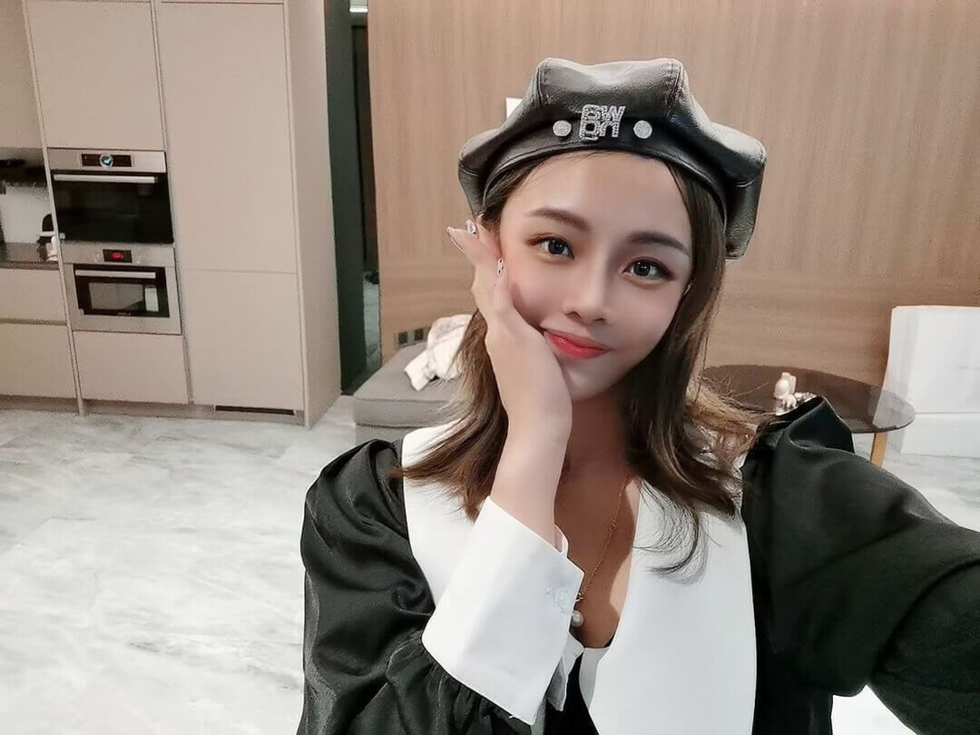 Alexander Wang Leather With Crystal Logo Beret Hat 1305