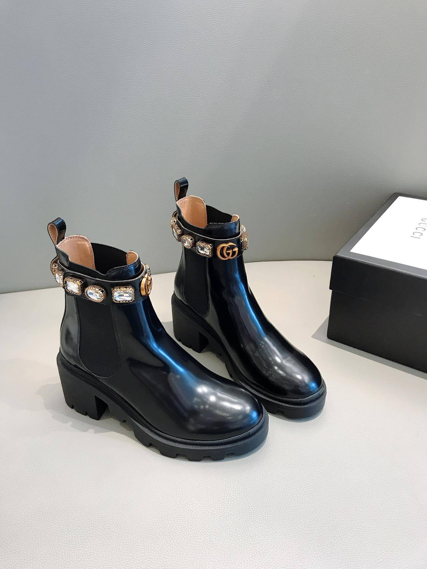 Gucci Leather Ankle Boot With Belt 550036