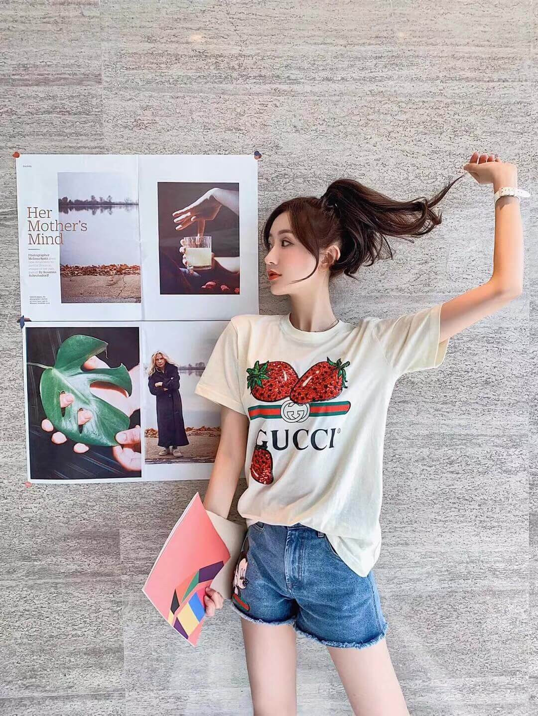 Gucci T-shirt with Strawberry Print 565806