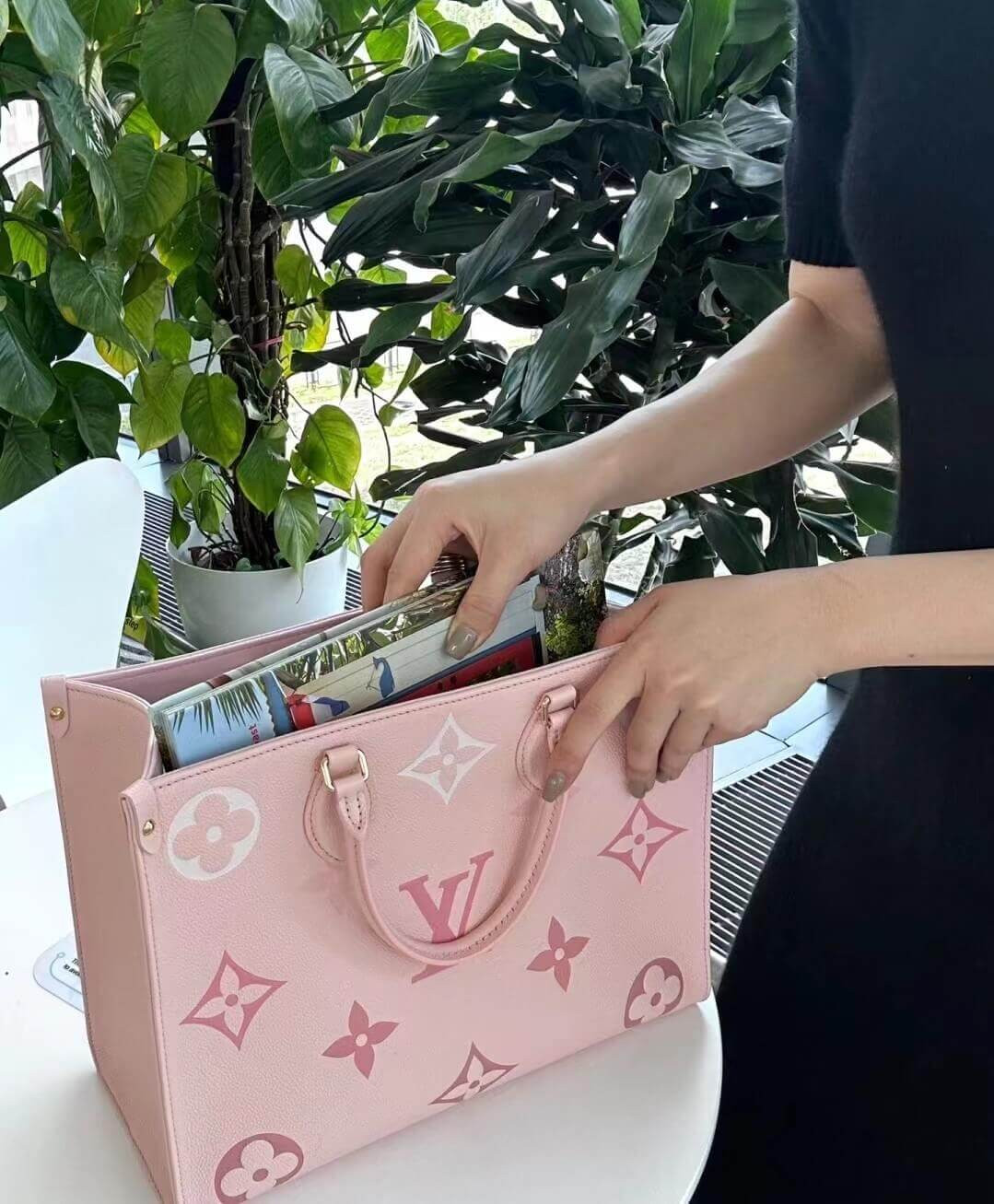 Louis Vuitton Monogram Empreinte OnTheGo MM M46542