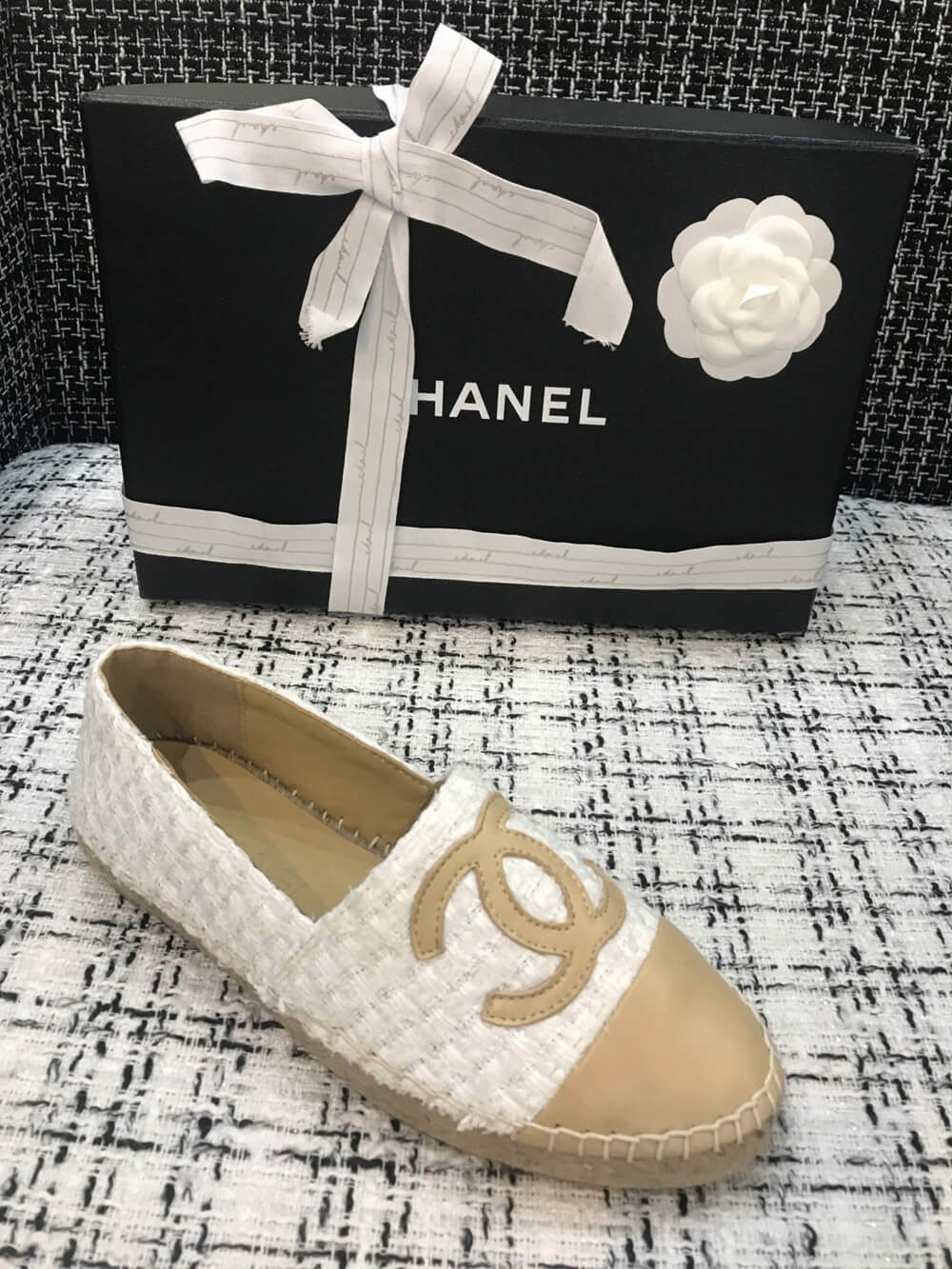 Chanel Tweed & Patent Calfskin Espadrilles G29762 White/Apricot