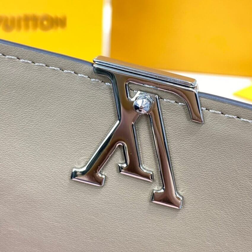 Louis Vuitton Capucines Compact Wallet M62156 M62158