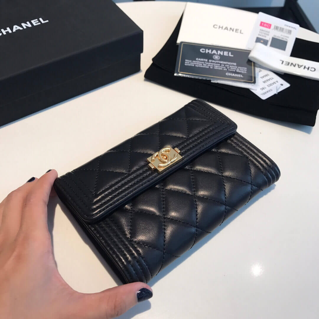 Chanel Lambskin Boy Flap Wallet A84302