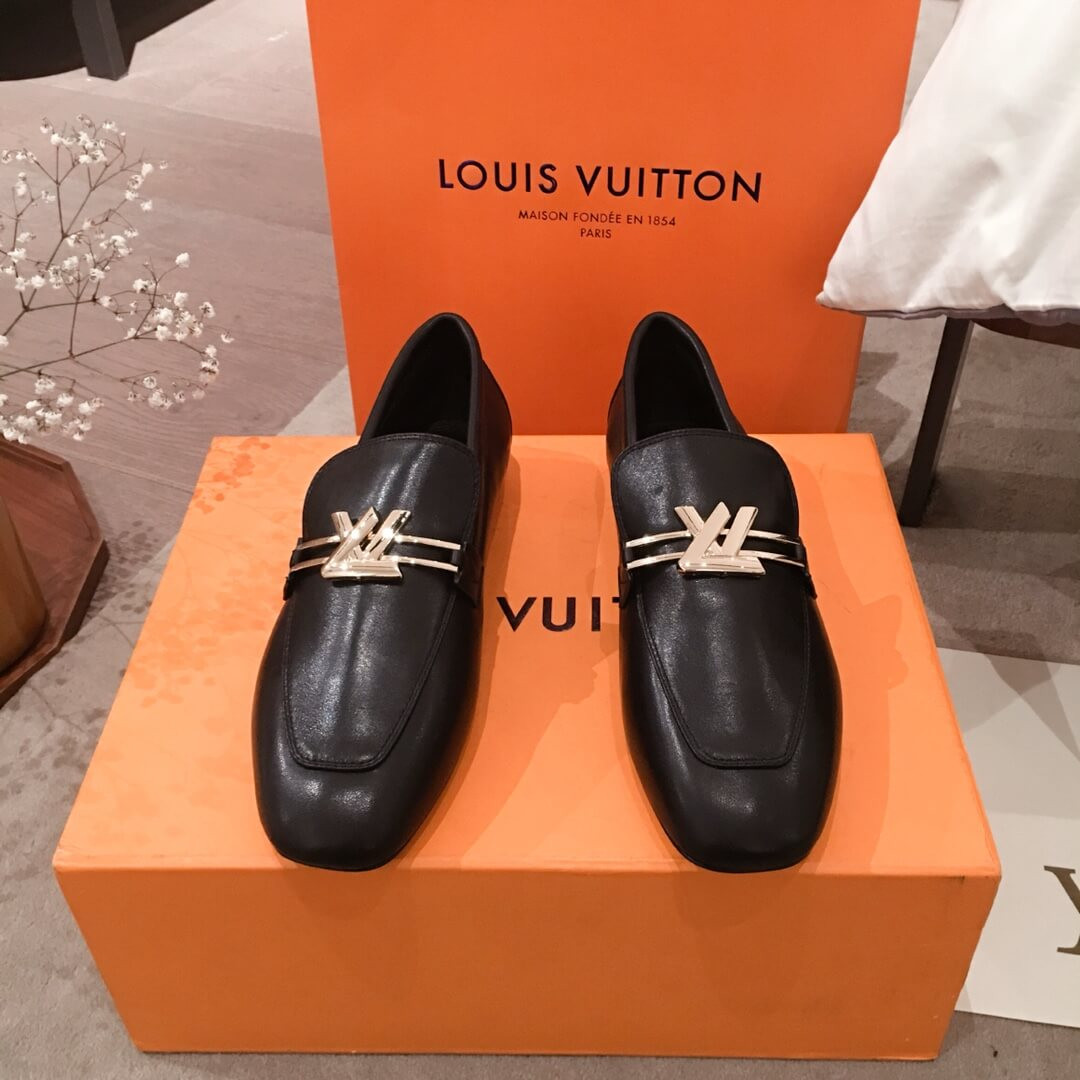 Louis Vuitton Leather Upper Case Line Loafer 1A4XD2