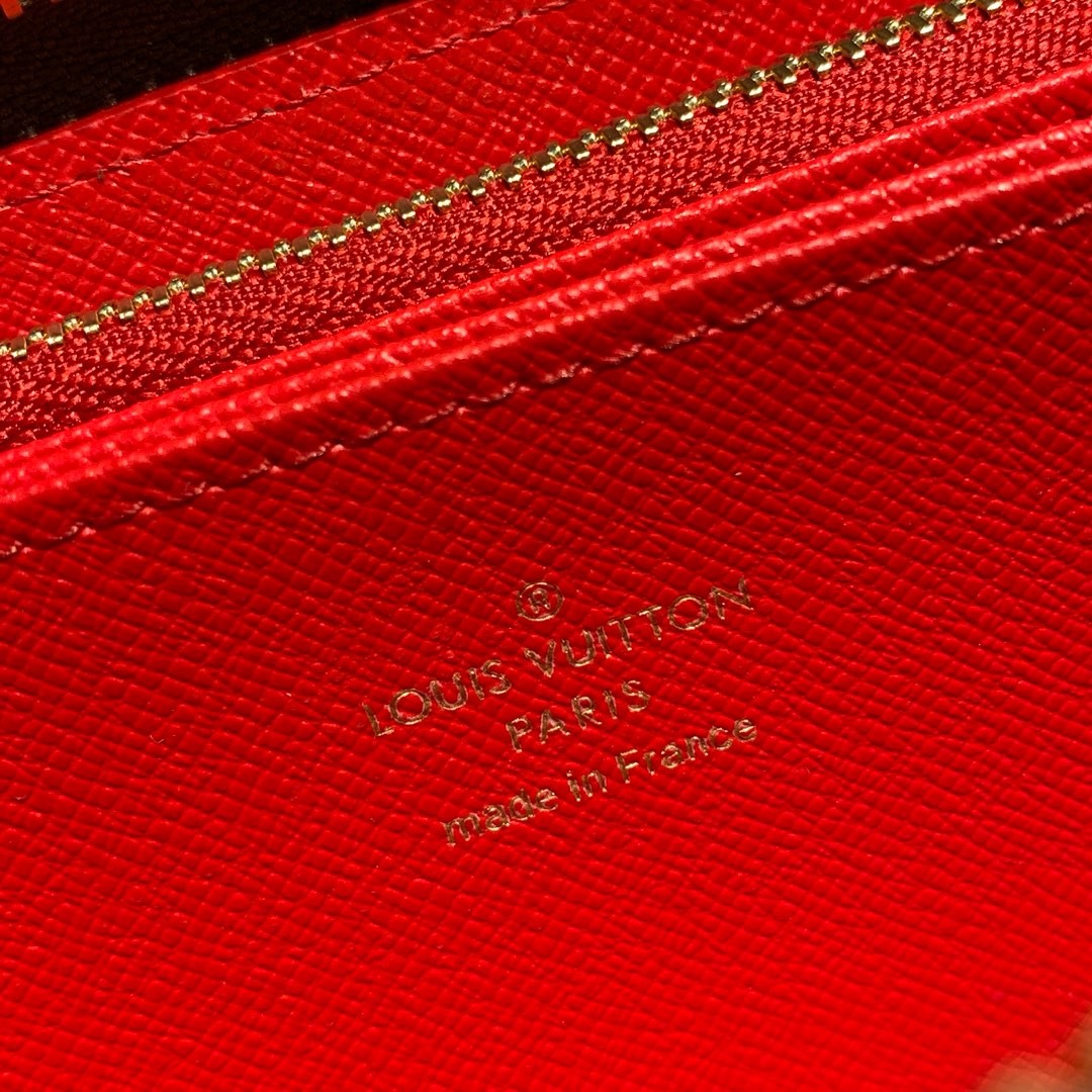 Louis Vuitton Paris Zippy Wallet M68487
