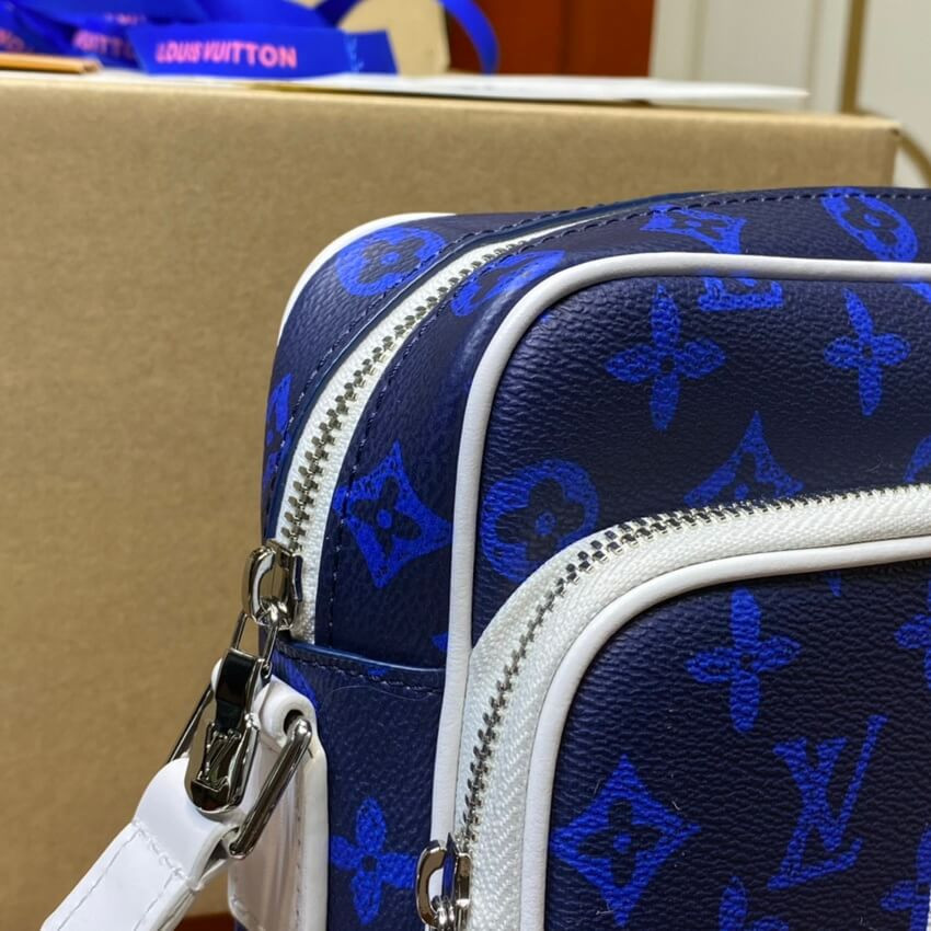 Louis Vuitton Carry It Messenger Bag M46115