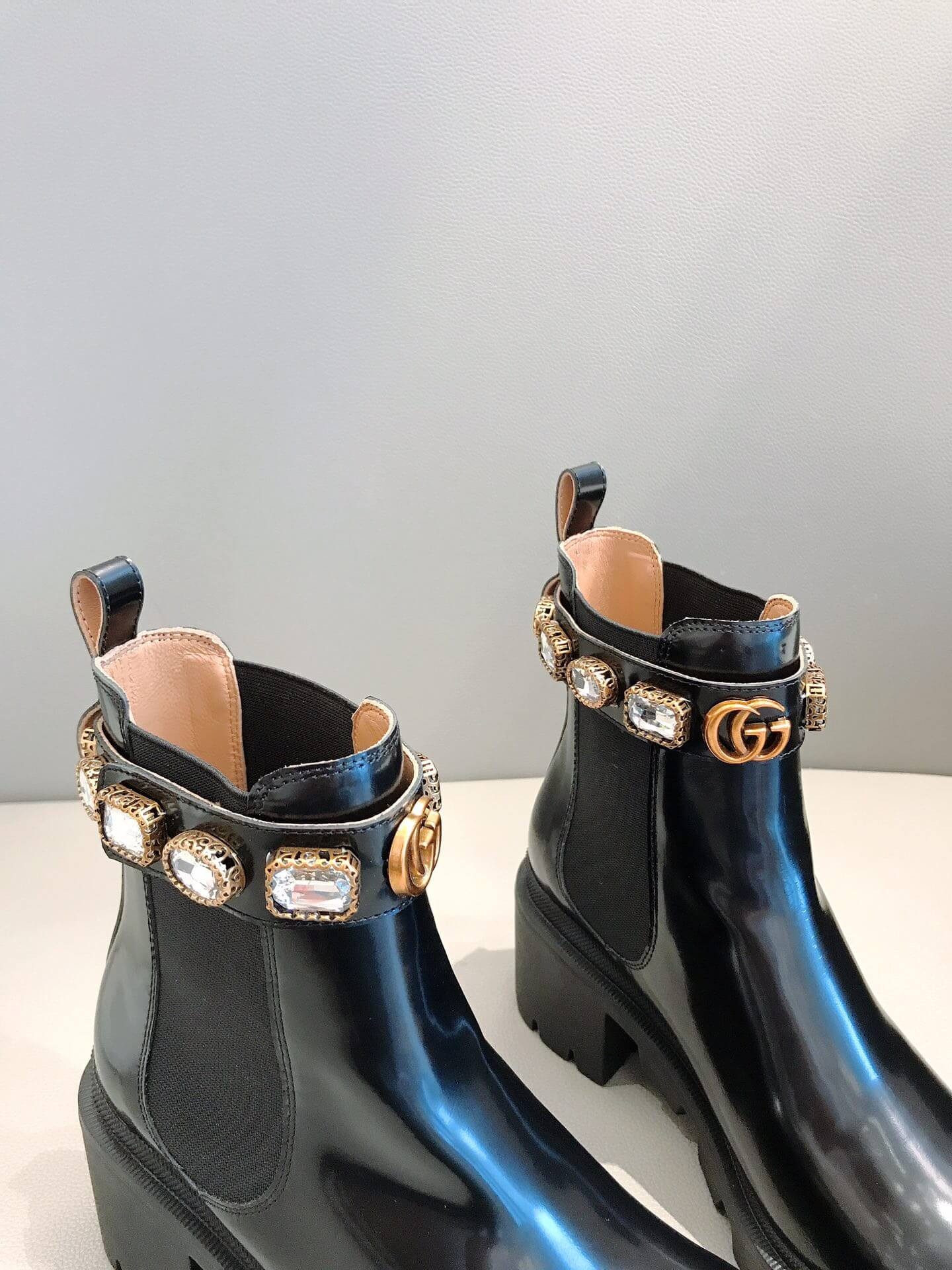 Gucci Leather Ankle Boot With Belt 550036