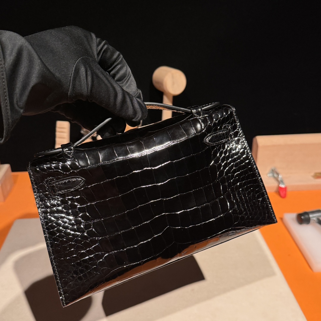 Hermès Kelly Pochette Clutch Bag Shiny Crocodile Leather . Fully Handmade Premium Customization – Black.