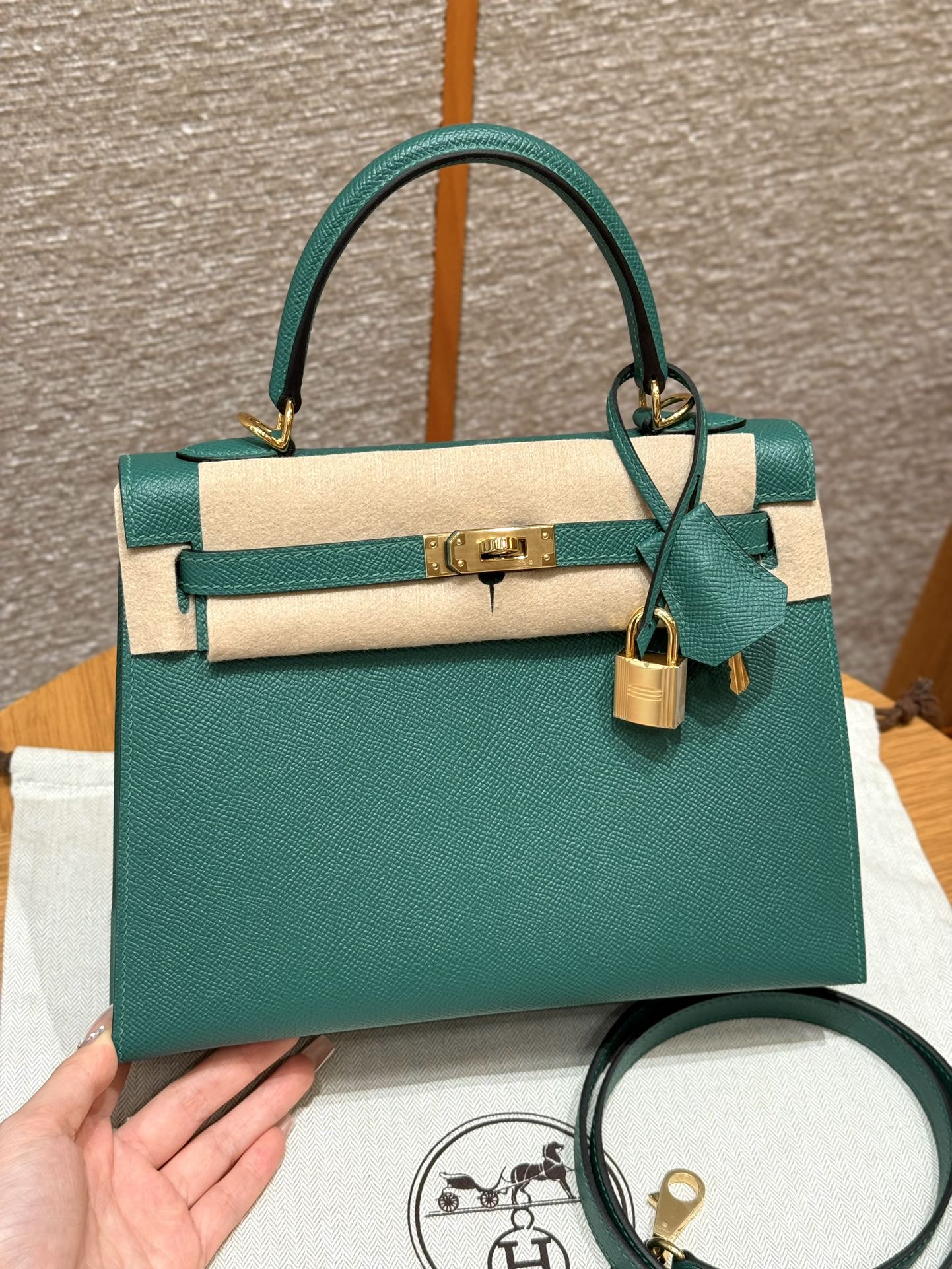 Hermès Kelly Handbag in  Peacock Green Epsom Cowhide Leather, Purely Handcrafted, High-End Customization Edition