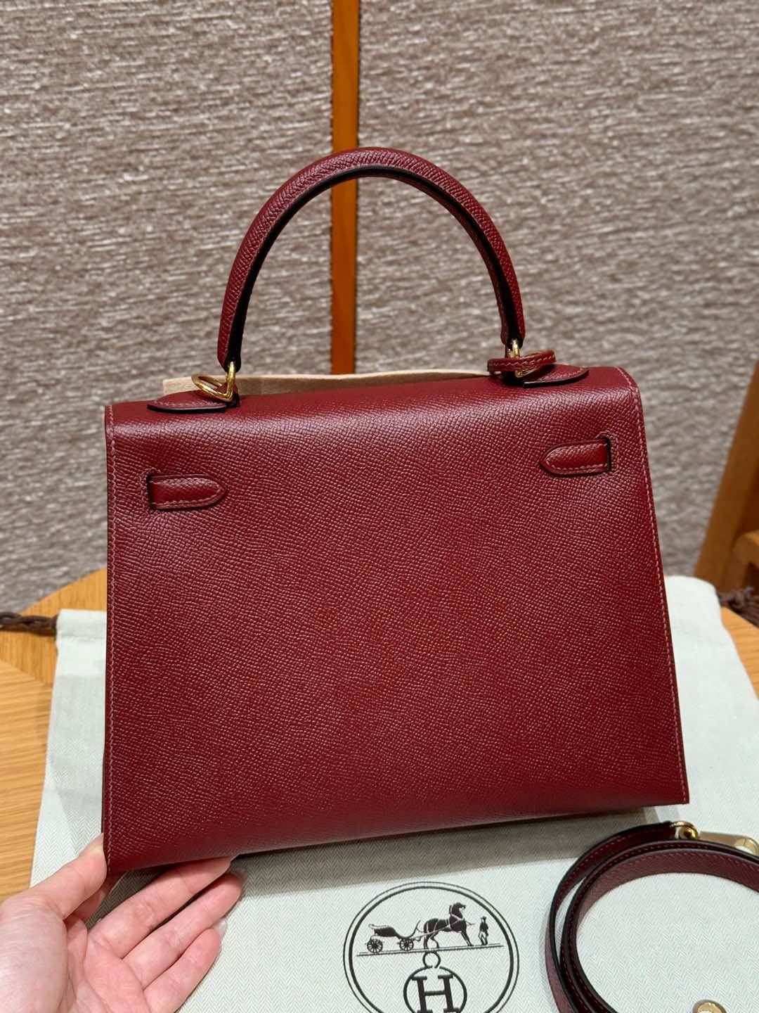 Hermès Kelly Handbag in Hermès Red Epsom Cowhide Leather, Purely Handcrafted, High-End Customization Edition