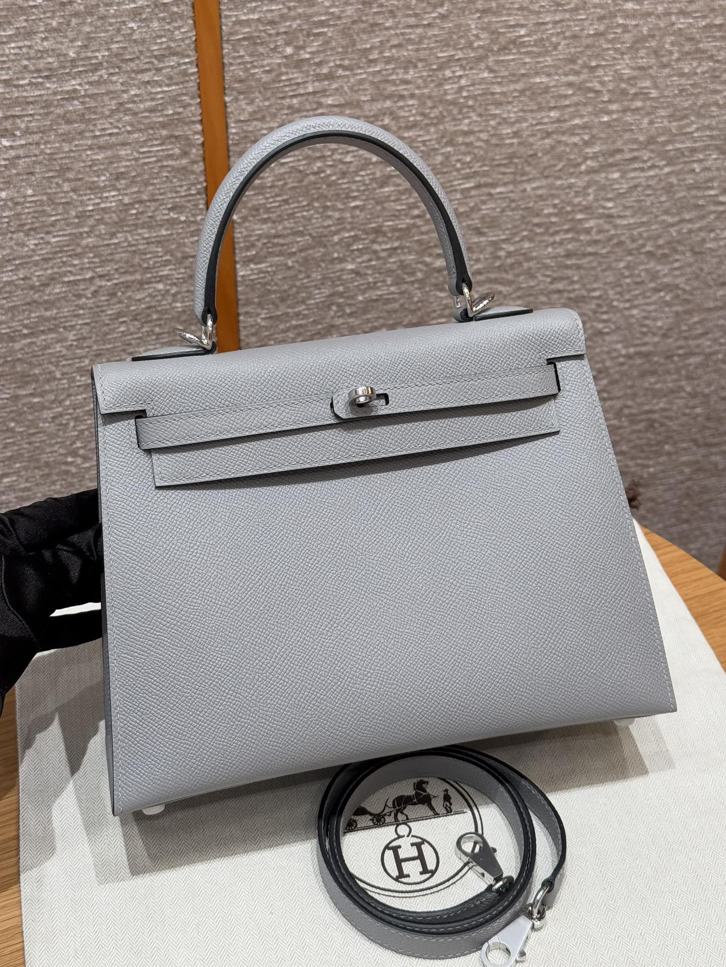 Hermès Kelly Handbag in  Linen Blue Epsom Cowhide Leather, Purely Handcrafted, High-End Customization Edition