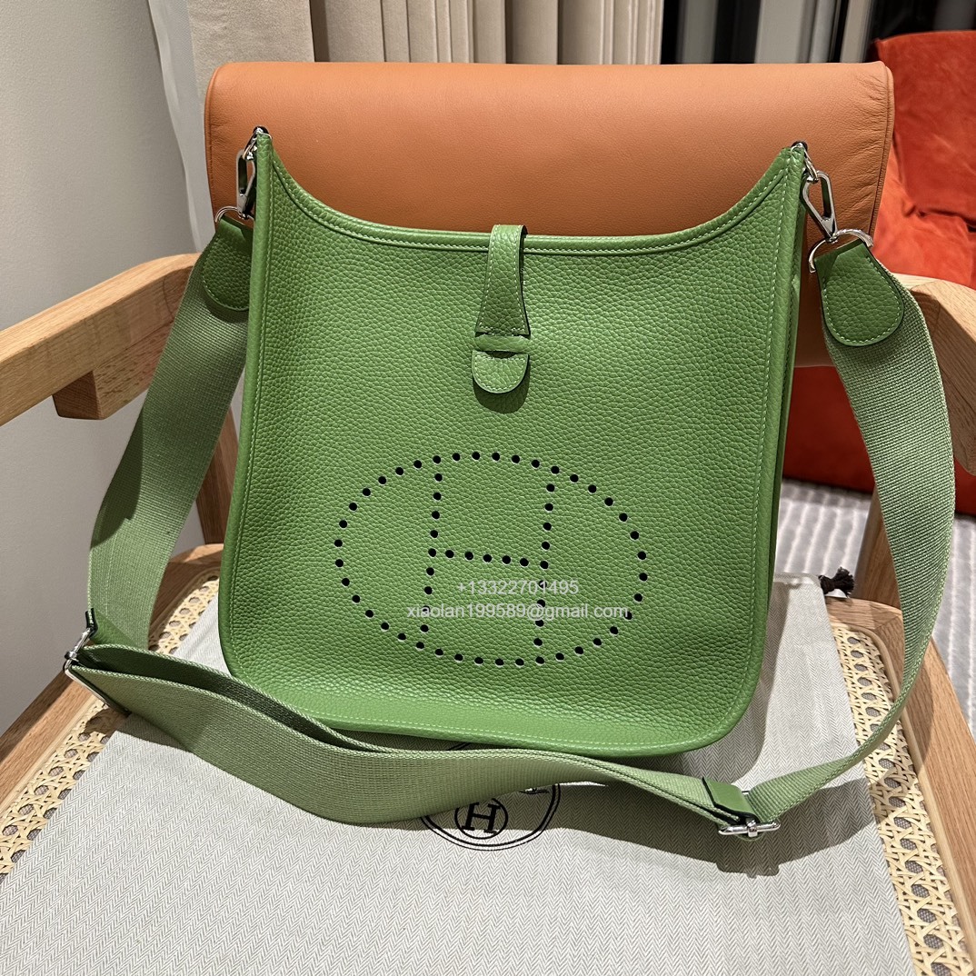 Hermès Evelyne Bag in Clemence Leather, Premium Handcrafted Customization – Avocado Green.
