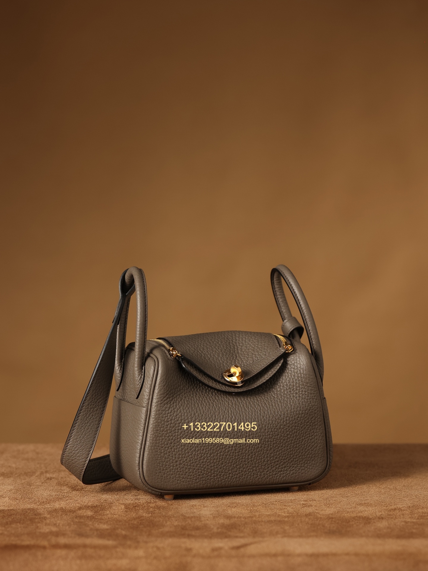 Hermès Lindy Mini 19cm in Pewter Grey, crafted with Hermès' exclusive Clemence leather, purely handcrafted, high-end customization edition.