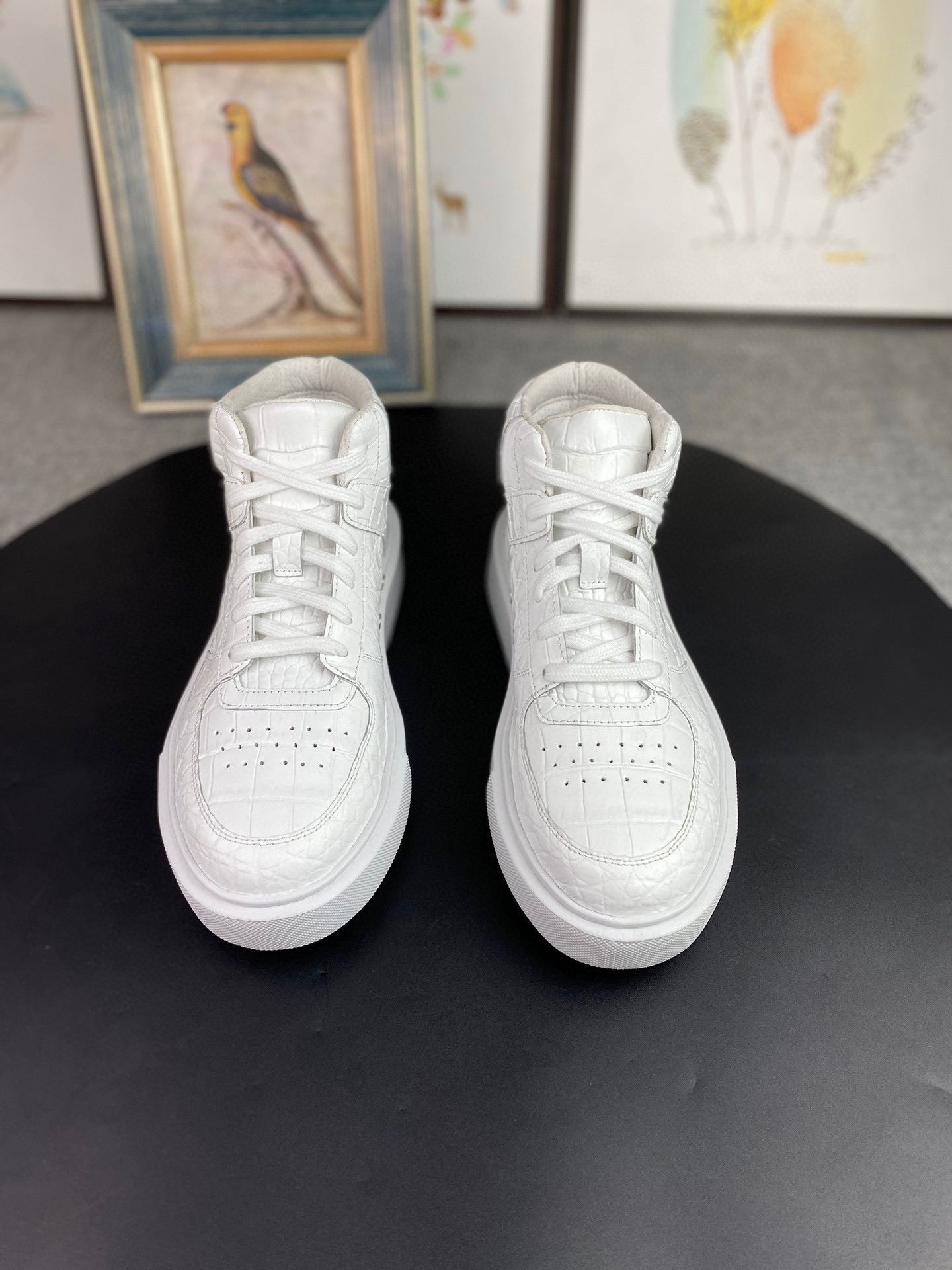 Handcrafted Luxury Private Customization High-Quality Crocodile Leather Shoes, available for customization in various colors and sizes.