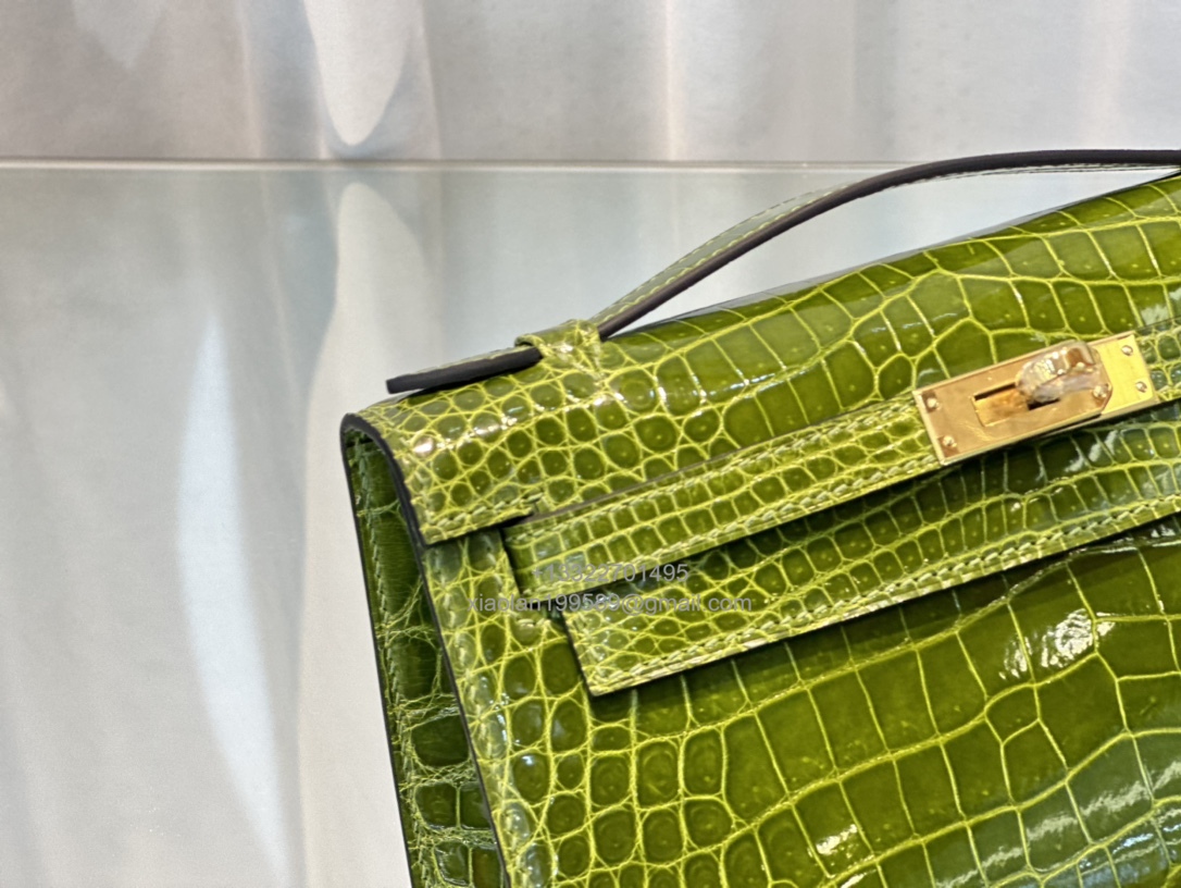Hermès Kelly Pochette Clutch Bag Shiny Crocodile Leather . Fully Handmade Premium Customization – Apple Green