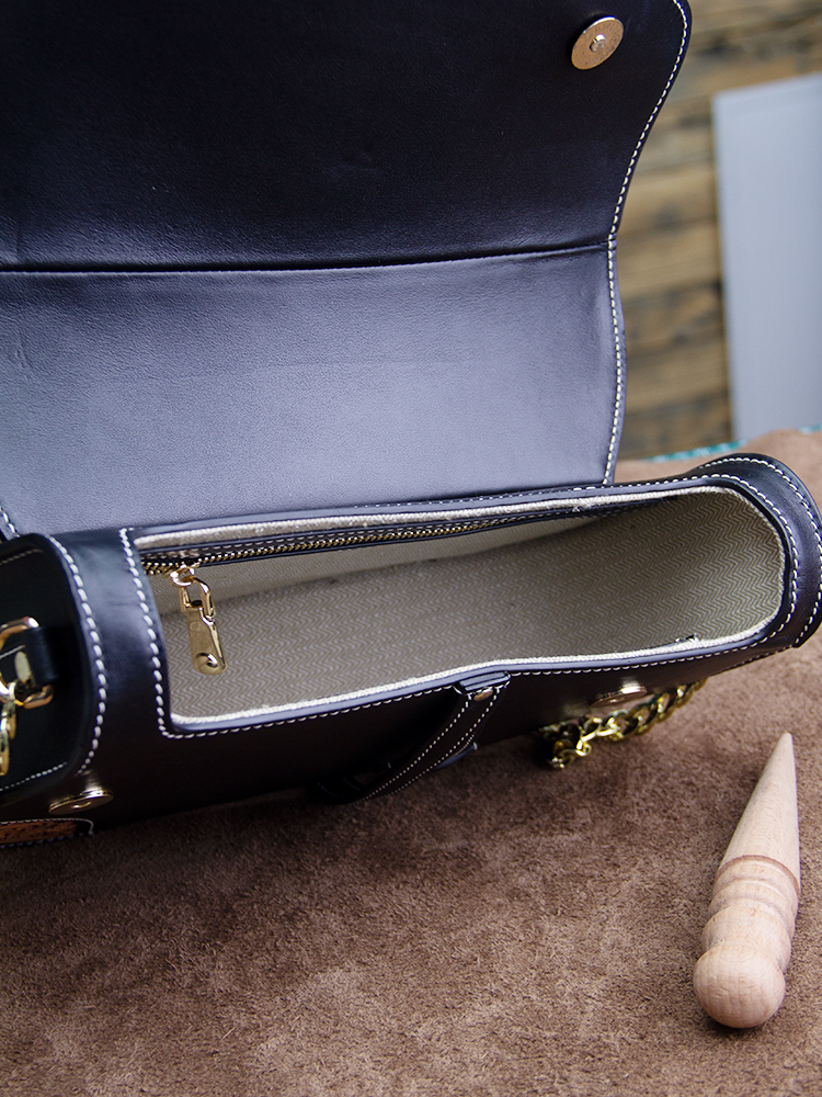 New Chinese-style Leather Carved Saddle Bag, Luxury Niche Women's Crossbody Bag, Genuine Leather, Trendy and Unique Shoulder Backpack.