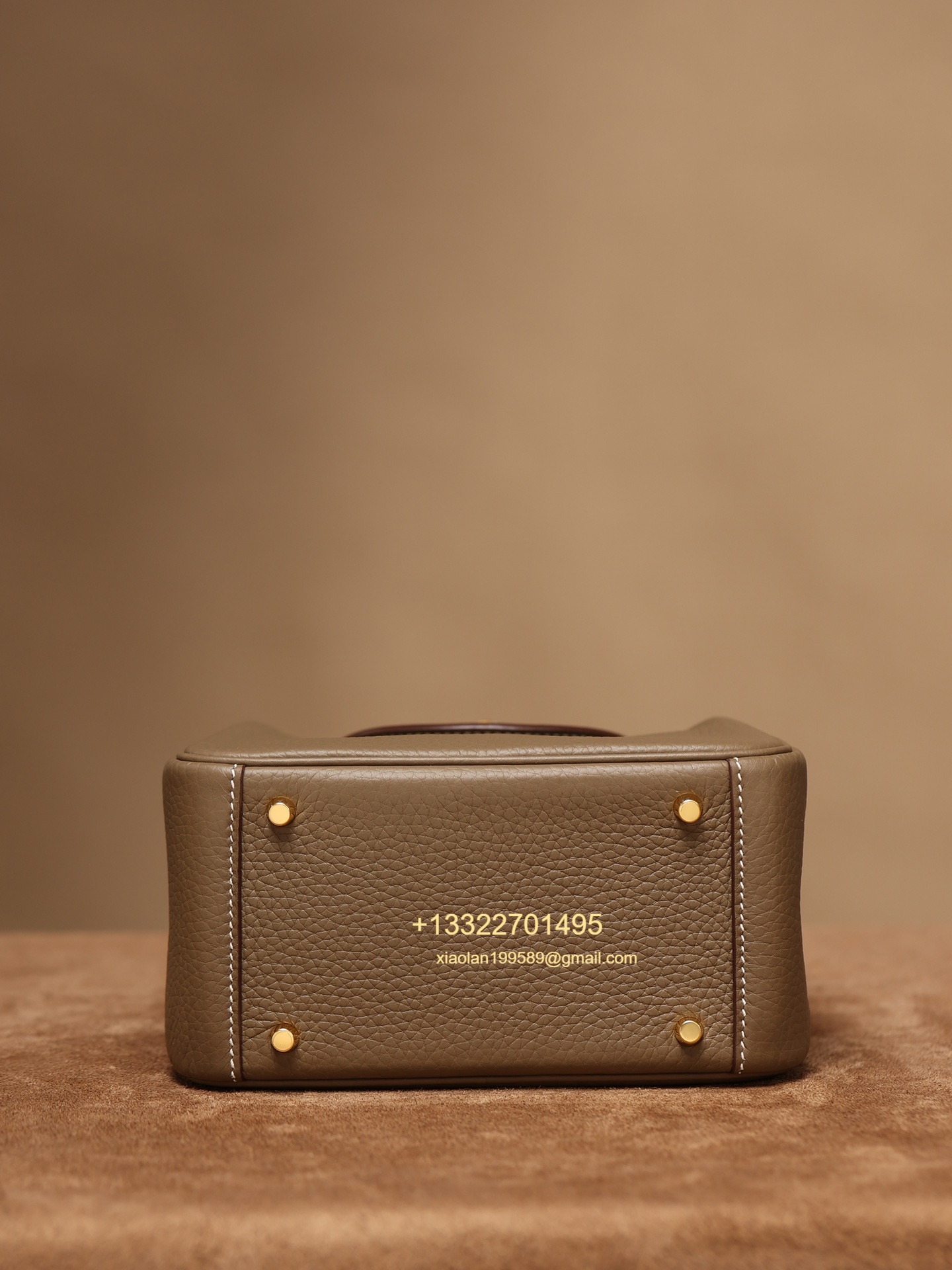 Hermès Lindy Mini 19cm in Etoupe Crafted with Hermès' exclusive Clemence leather, Purely Handcrafted, High-End Customization Edition