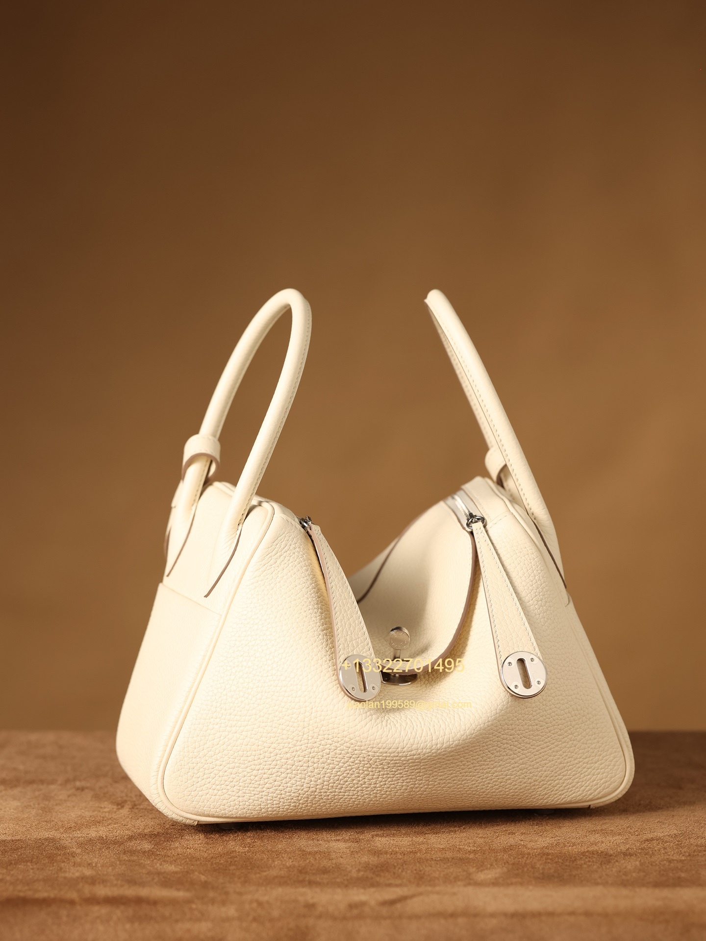 Hermès Lindy in Cream White, crafted with Hermès' exclusive Clemence leather, purely handcrafted, high-end customization edition.