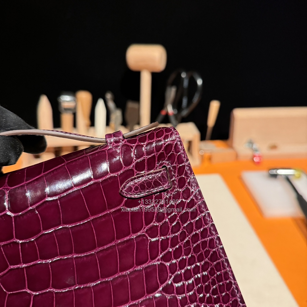Hermès Kelly Pochette Clutch Bag Shiny Crocodile Leather . Fully Handmade Premium Customization – Gallon Purple