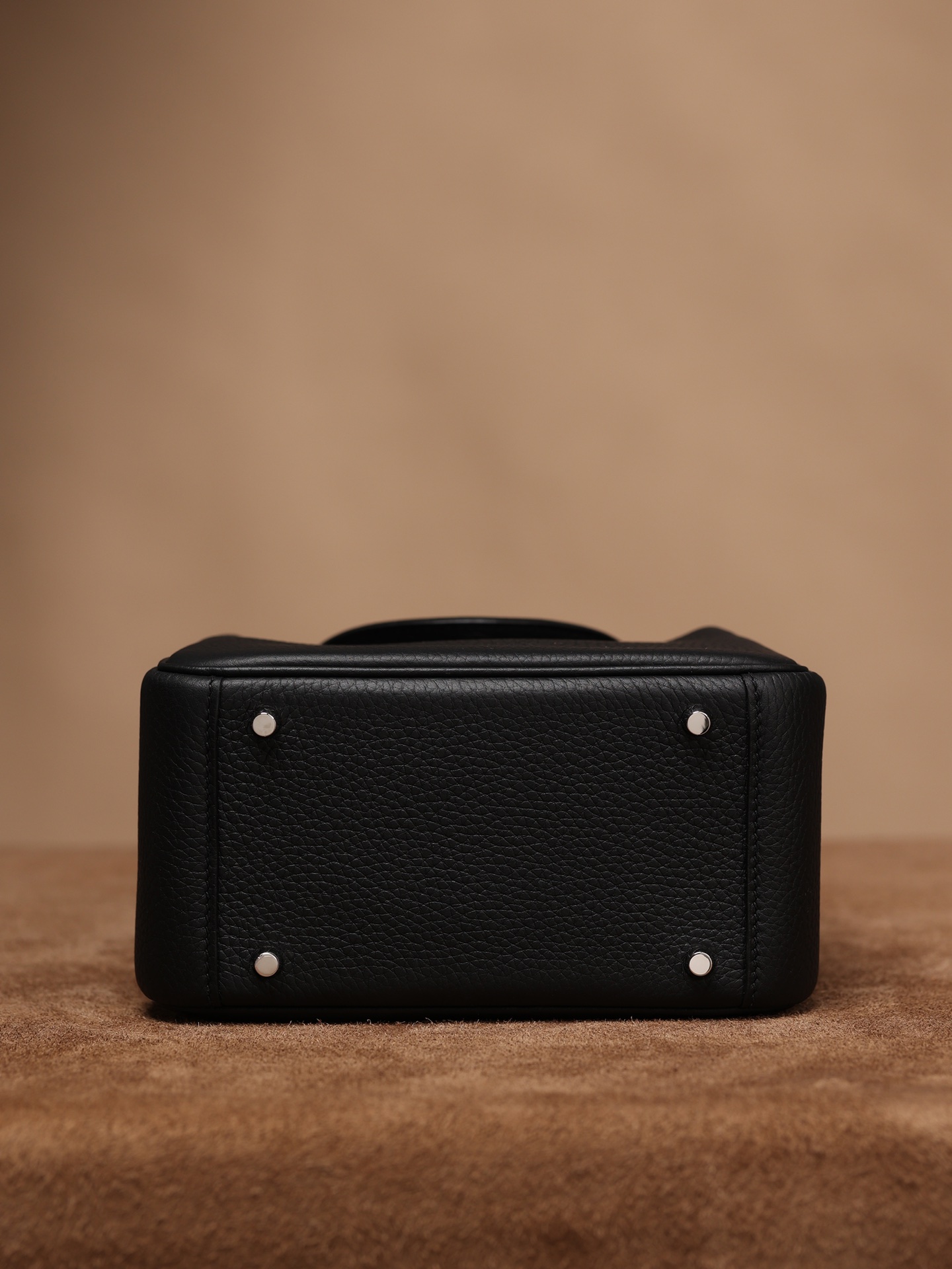 Hermès Lindy Mini 19cm in Black, crafted with Hermès' exclusive Clemence leather, purely handcrafted, high-end customization edition.