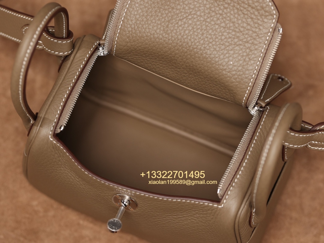 Hermès Lindy Mini 19cm in Etoupe Crafted with Hermès' exclusive Clemence leather, Purely Handcrafted, High-End Customization Edition