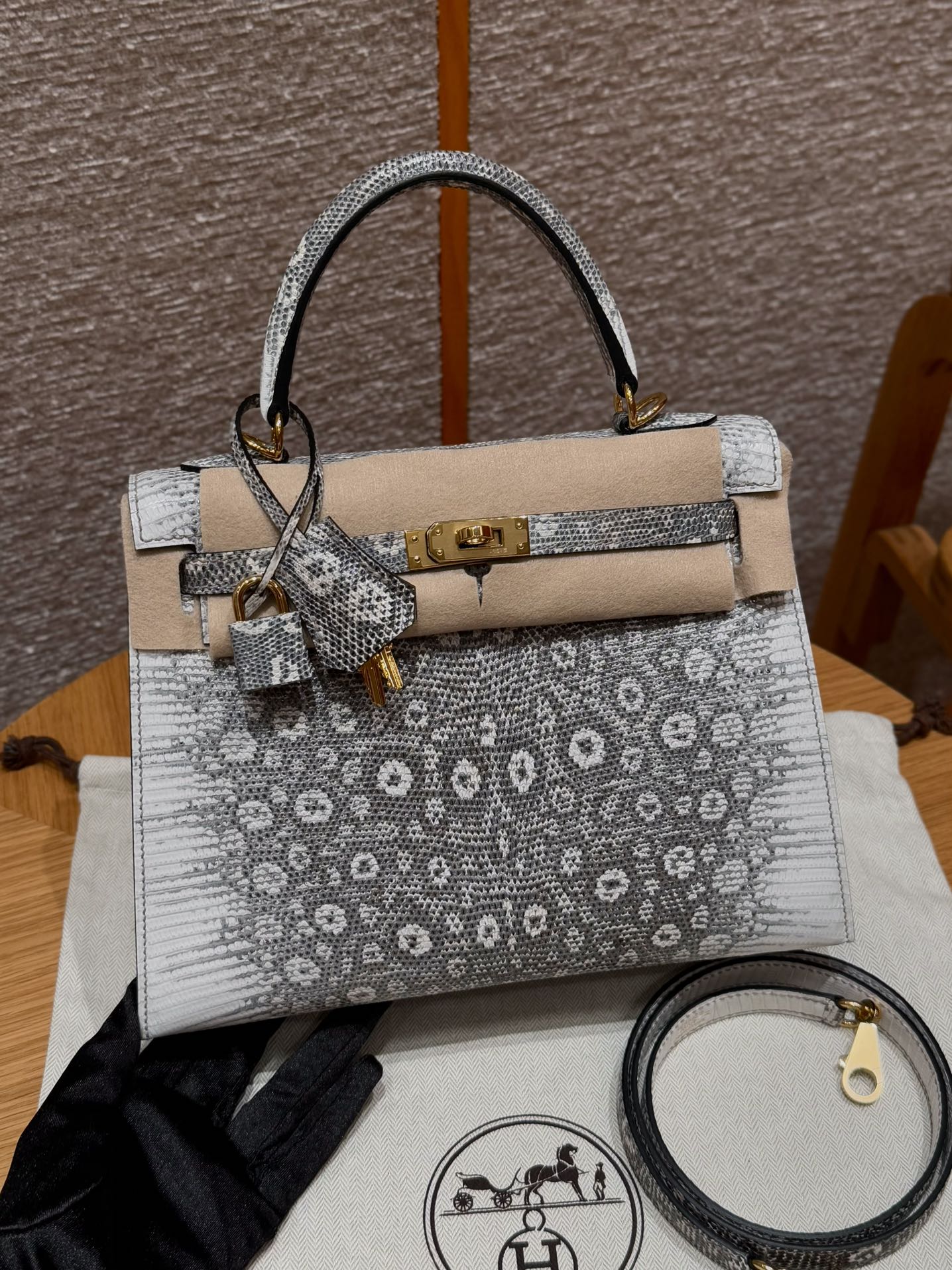 Hermès Kelly – Imported French lizard leather originally from South Africa, 18K gold-plated hardware, premium fully handcrafted exclusive custom-made! Ombre