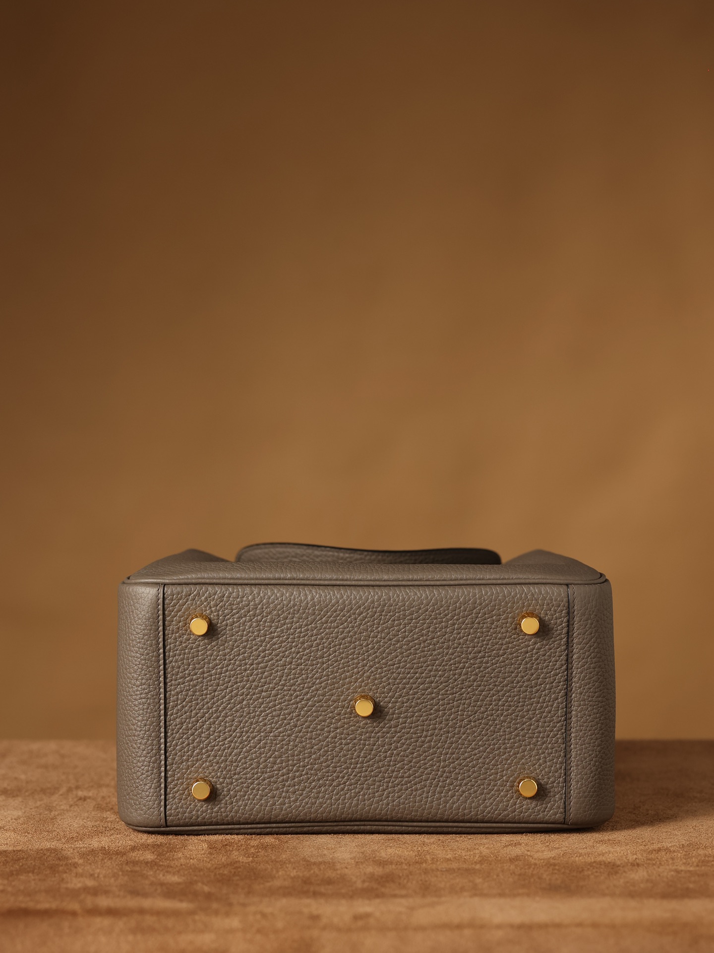 Hermès Lindy in Pewter Grey, crafted with Hermès' exclusive Clemence leather, purely handcrafted, high-end customization edition.