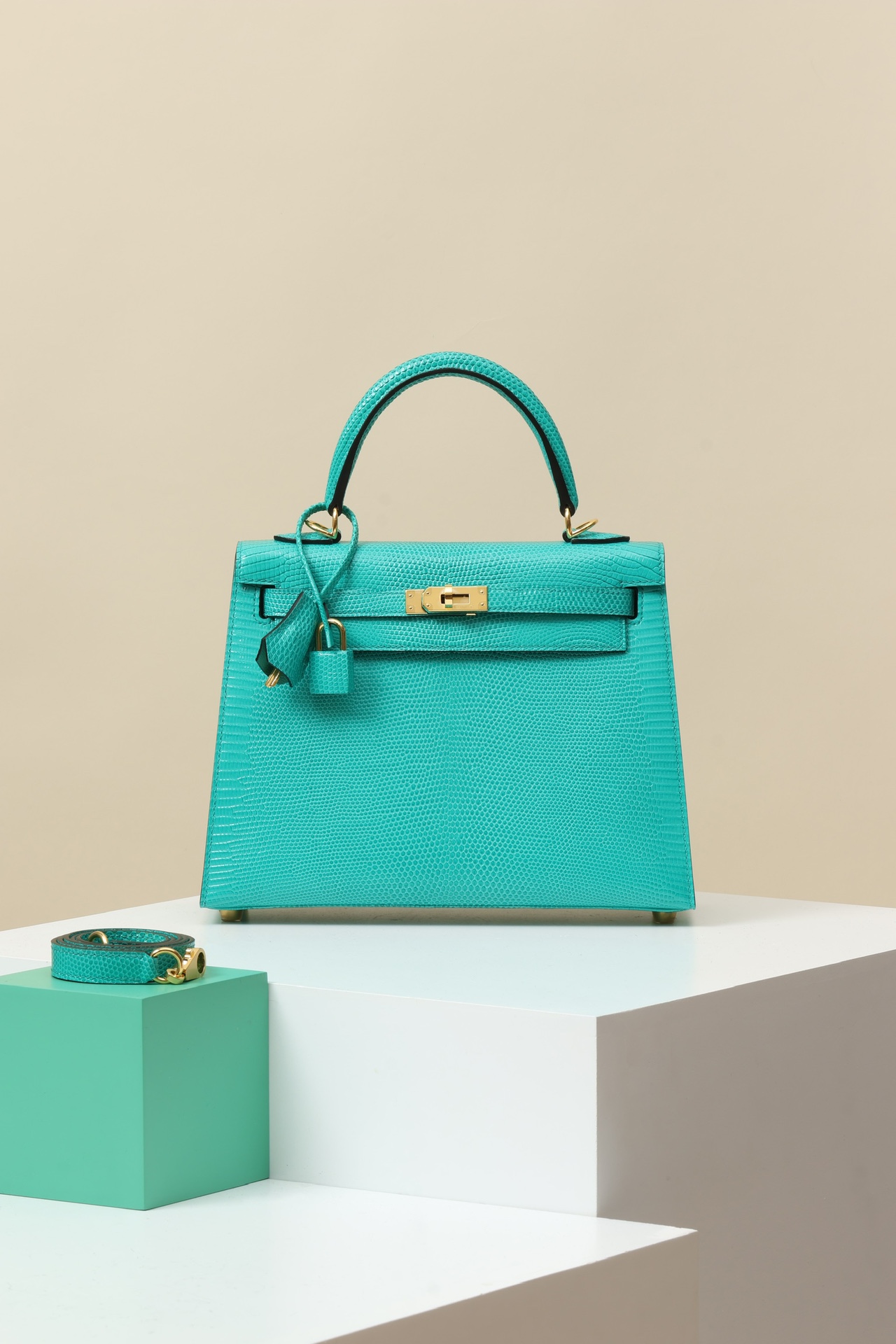 Hermès Kelly – Imported French lizard leather originally from South Africa, 18K gold-plated hardware, premium fully handcrafted exclusive custom-made! Imperial Green