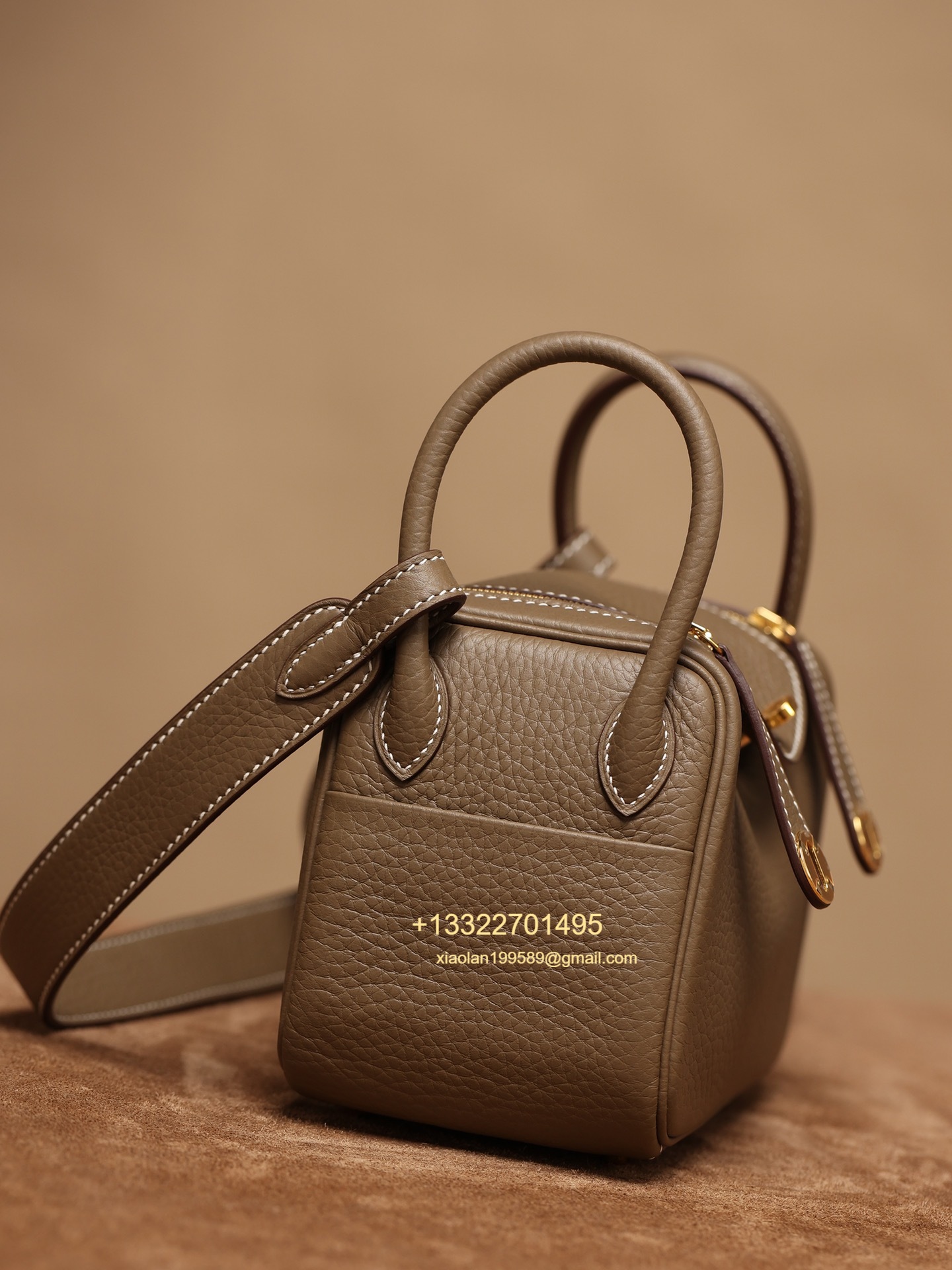 Hermès Lindy Mini 19cm in Etoupe Crafted with Hermès' exclusive Clemence leather, Purely Handcrafted, High-End Customization Edition