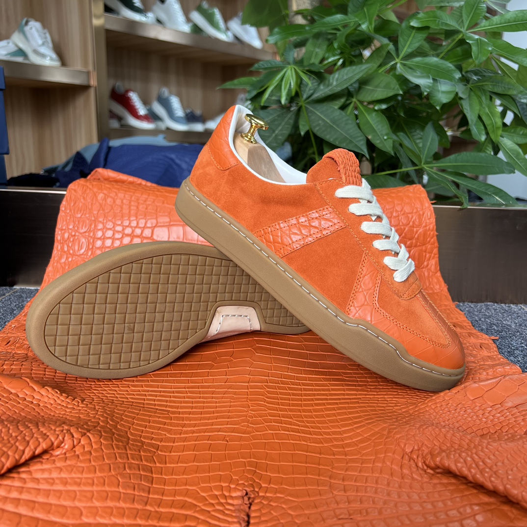 Handcrafted Luxury Private Customization High-Quality Crocodile Leather Shoes, available for customization in various colors and sizes.