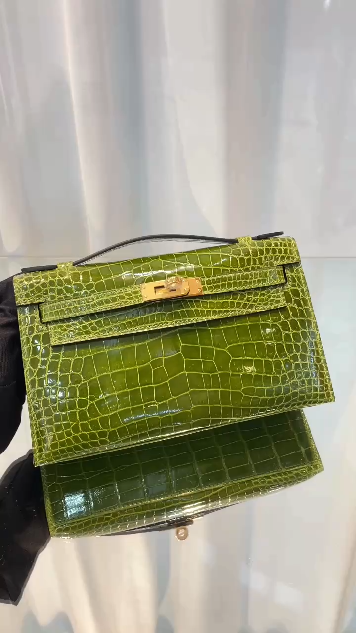 Hermès Kelly Pochette Clutch Bag Shiny Crocodile Leather . Fully Handmade Premium Customization – Apple Green