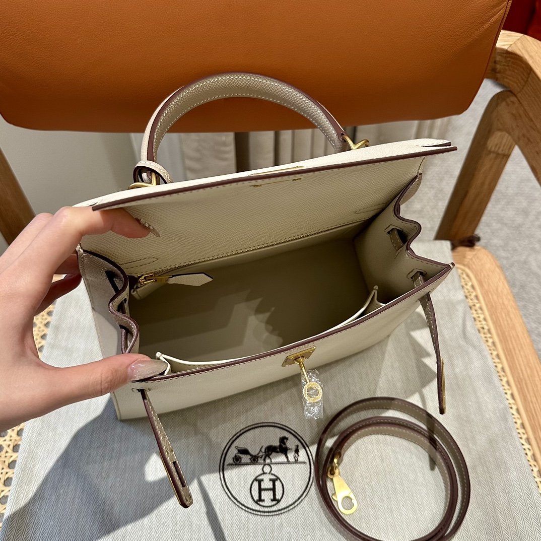 Hermès Kelly 25/28/32cm in Epsom leather, fully hand-stitched with waxed thread, customized in color-block design.