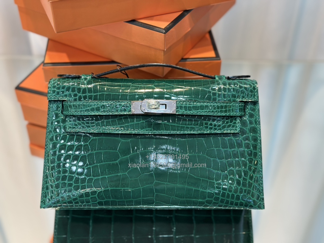 Hermès Kelly Pochette Clutch Bag Shiny Crocodile Leather . Fully Handmade Premium Customization – Jade Green