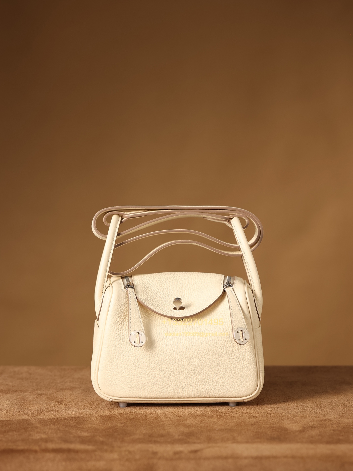 Hermès Lindy Mini 19cm in Milkshake White, crafted with Hermès' exclusive Clemence leather, purely handcrafted, high-end customization edition.