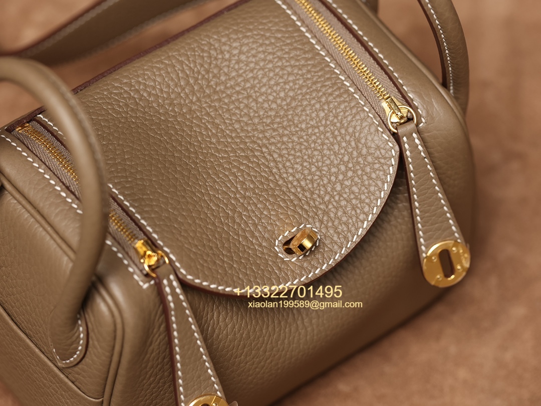 Hermès Lindy Mini 19cm in Etoupe Crafted with Hermès' exclusive Clemence leather, Purely Handcrafted, High-End Customization Edition