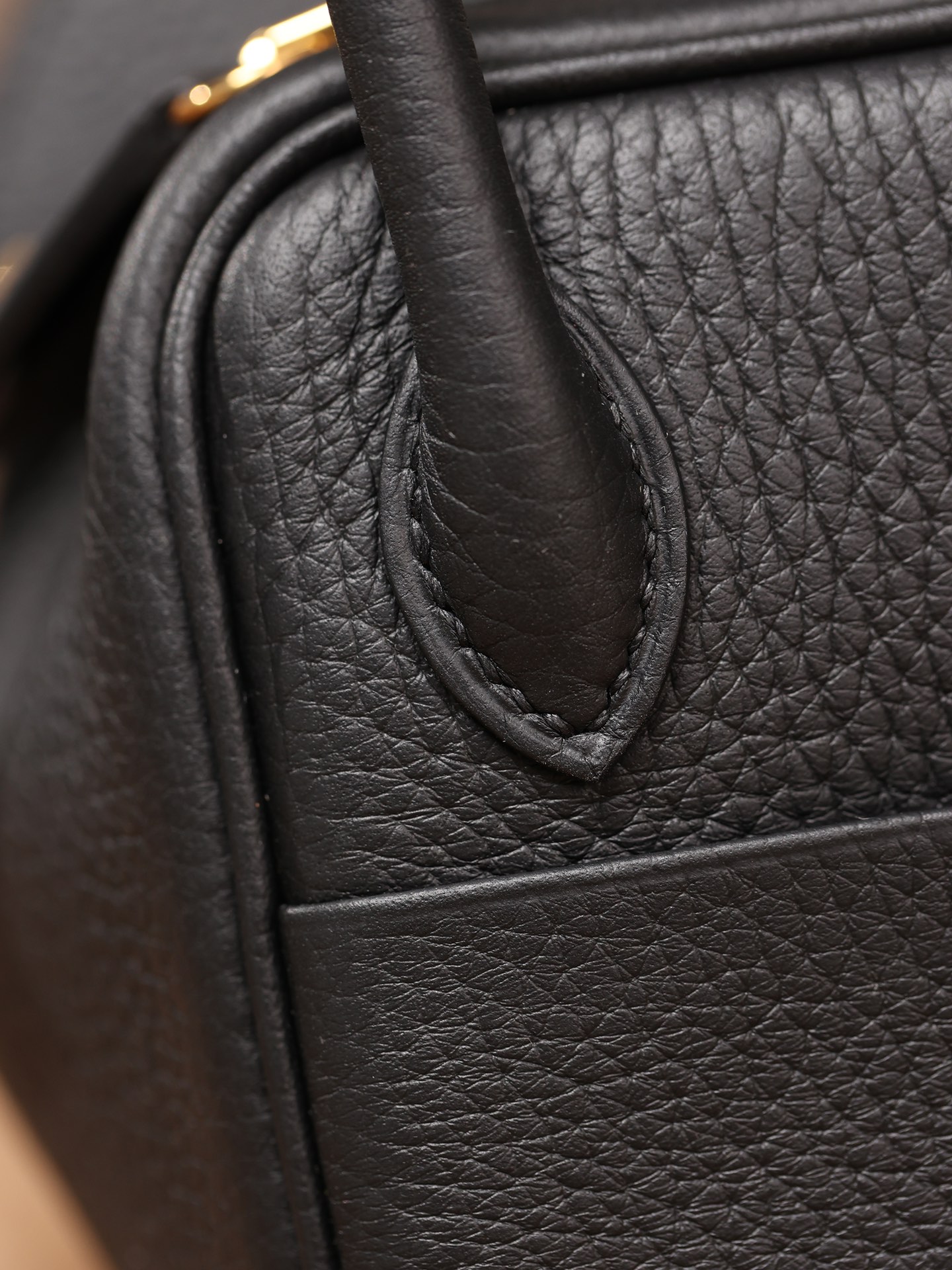 Hermès Lindy Mini 19cm in Black, crafted with Hermès' exclusive Clemence leather, purely handcrafted, high-end customization edition.