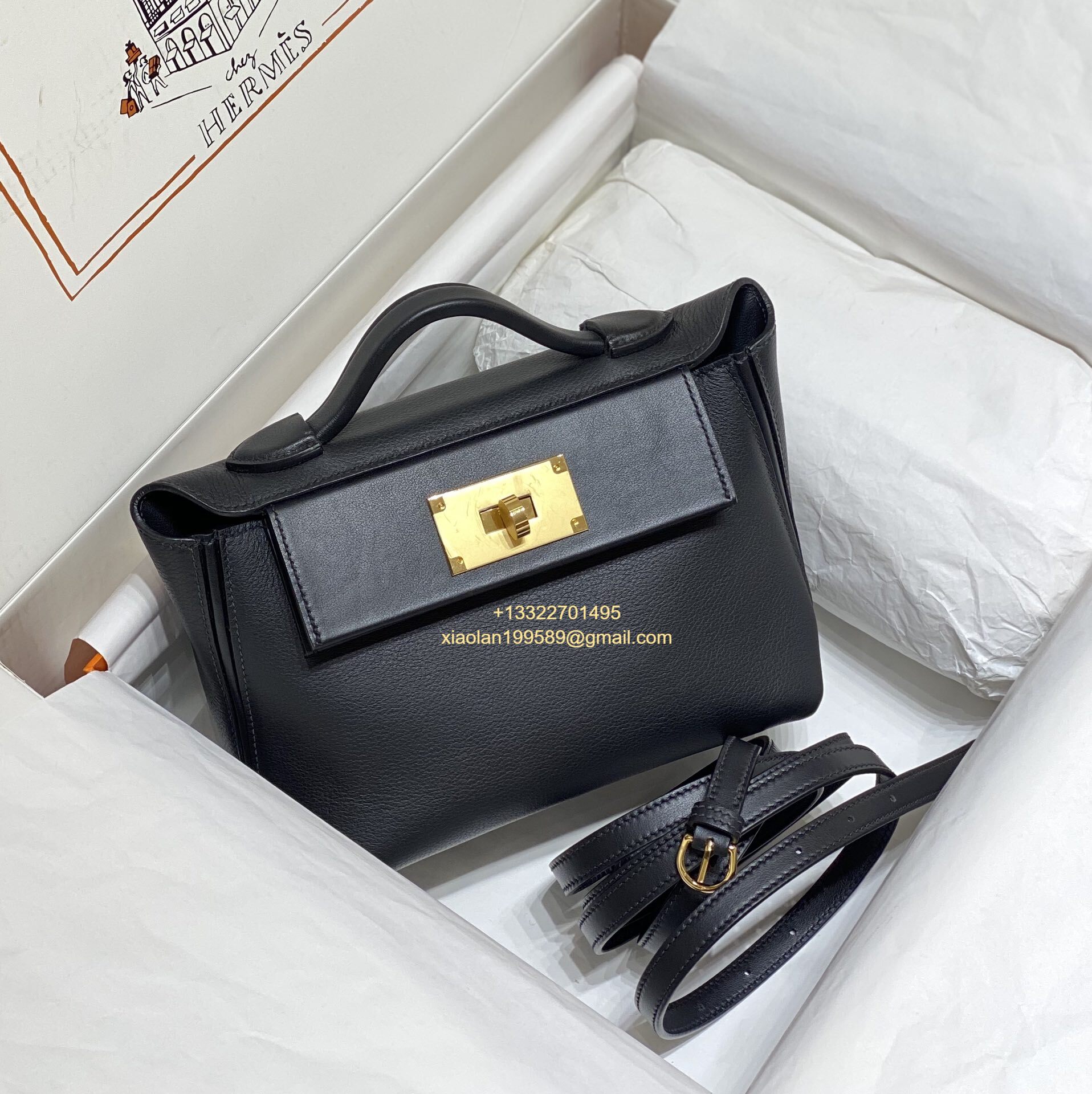 Hermès 24/24 Mini-21 Bag in Black Evercolor and Swift leather.