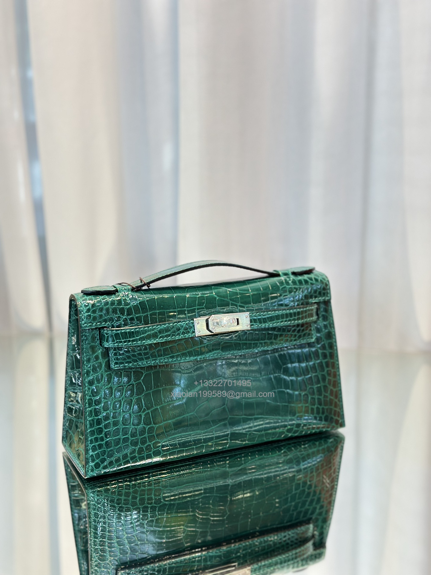 Hermès Kelly Pochette Clutch Bag Shiny Crocodile Leather . Fully Handmade Premium Customization – Jade Green