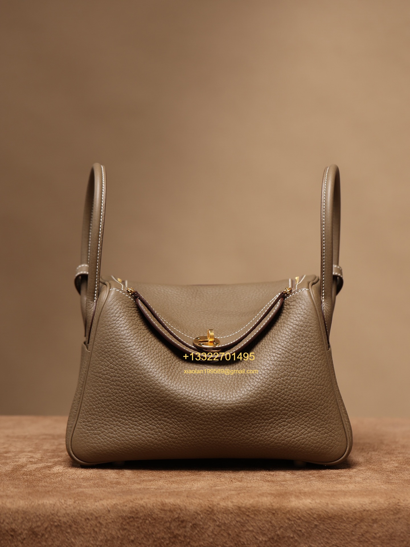 Hermès Lindy in Etoupe Grey, crafted with Hermès' exclusive Clemence leather, purely handcrafted, high-end customization edition.