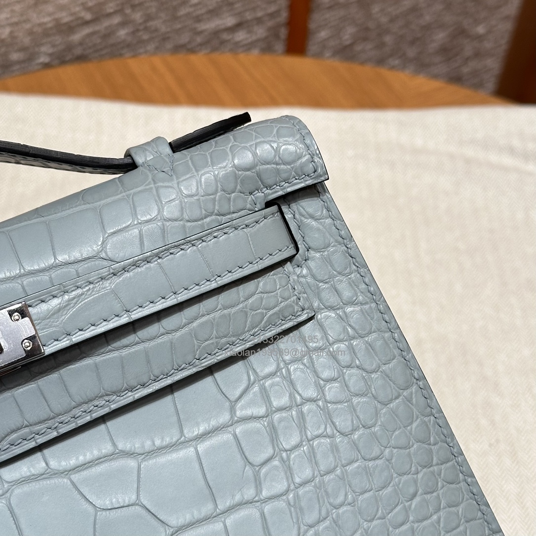 Hermès Kelly Pochette Clutch Bag Shiny Crocodile Leather . Fully Handmade Premium Customization – Linen Blue
