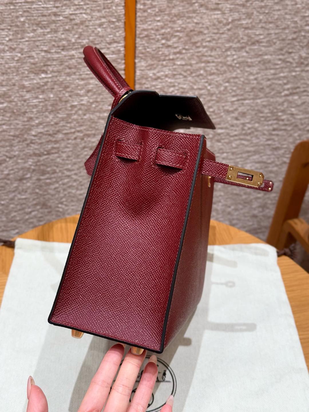 Hermès Kelly Handbag in Hermès Red Epsom Cowhide Leather, Purely Handcrafted, High-End Customization Edition