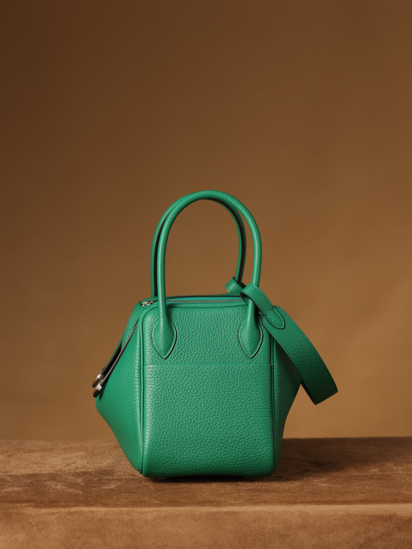 Hermès Lindy in Velvet Green, crafted with Hermès' exclusive Clemence leather, purely handcrafted, high-end customization edition.