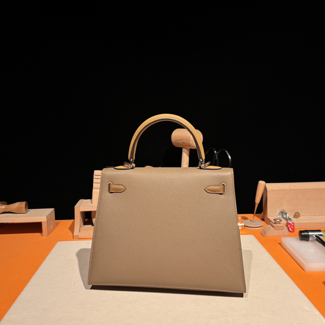 Hermès Kelly 25/28/32cm in Epsom leather, fully hand-stitched with waxed thread, customized in color-block design.