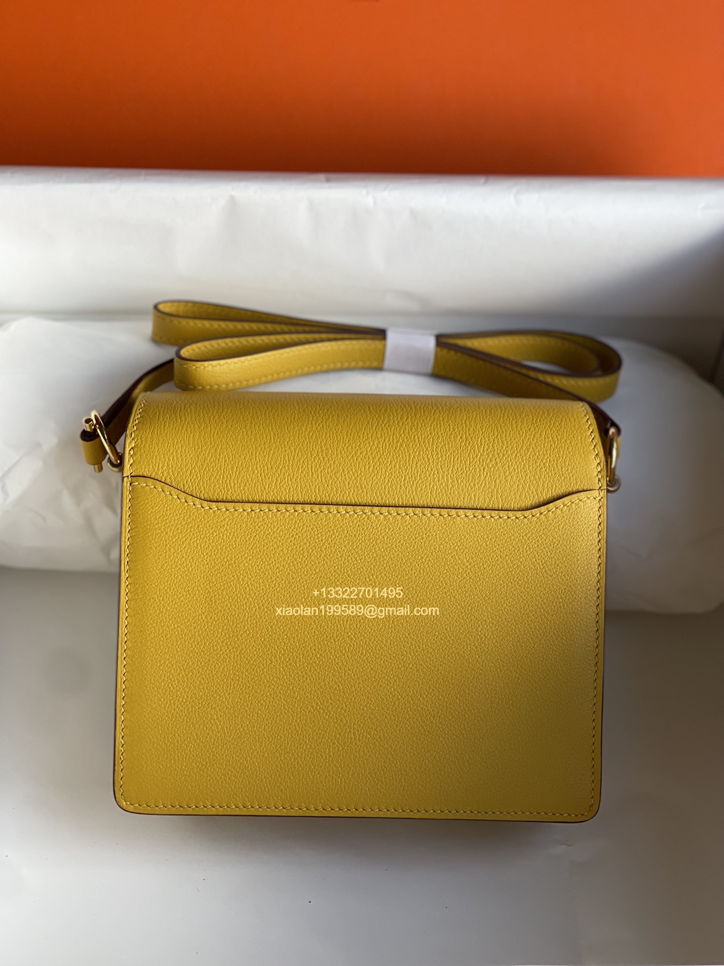 Hermès Roulis 18/23 Shoulder Bag in Evercolor Leather, Hand-stitched with Beeswax Thread. Color: Amber Yellow.