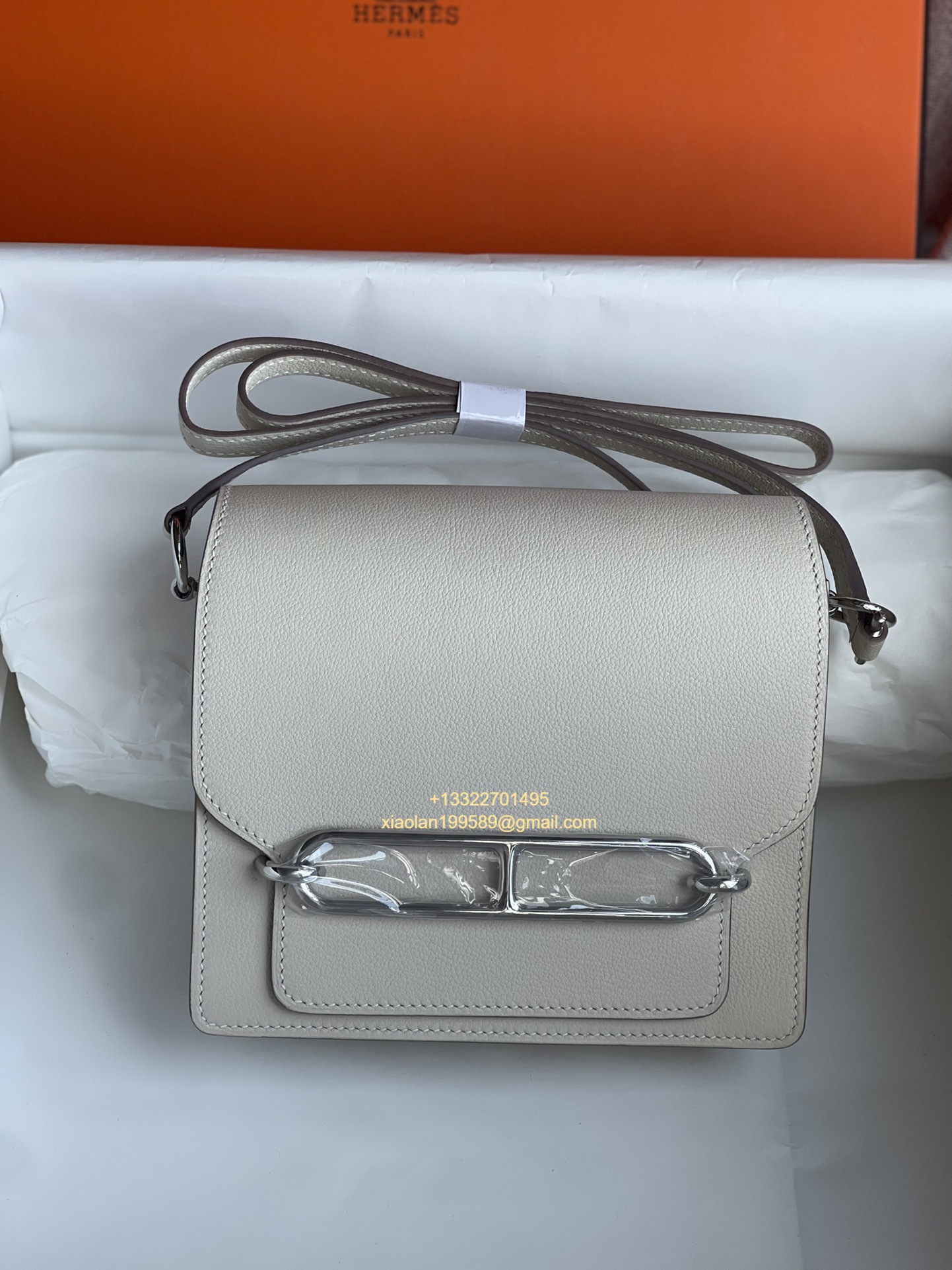 Hermès Roulis 18/23 Shoulder Bag in Evercolor Leather, Hand-stitched with Beeswax Thread. Color: Milky White.