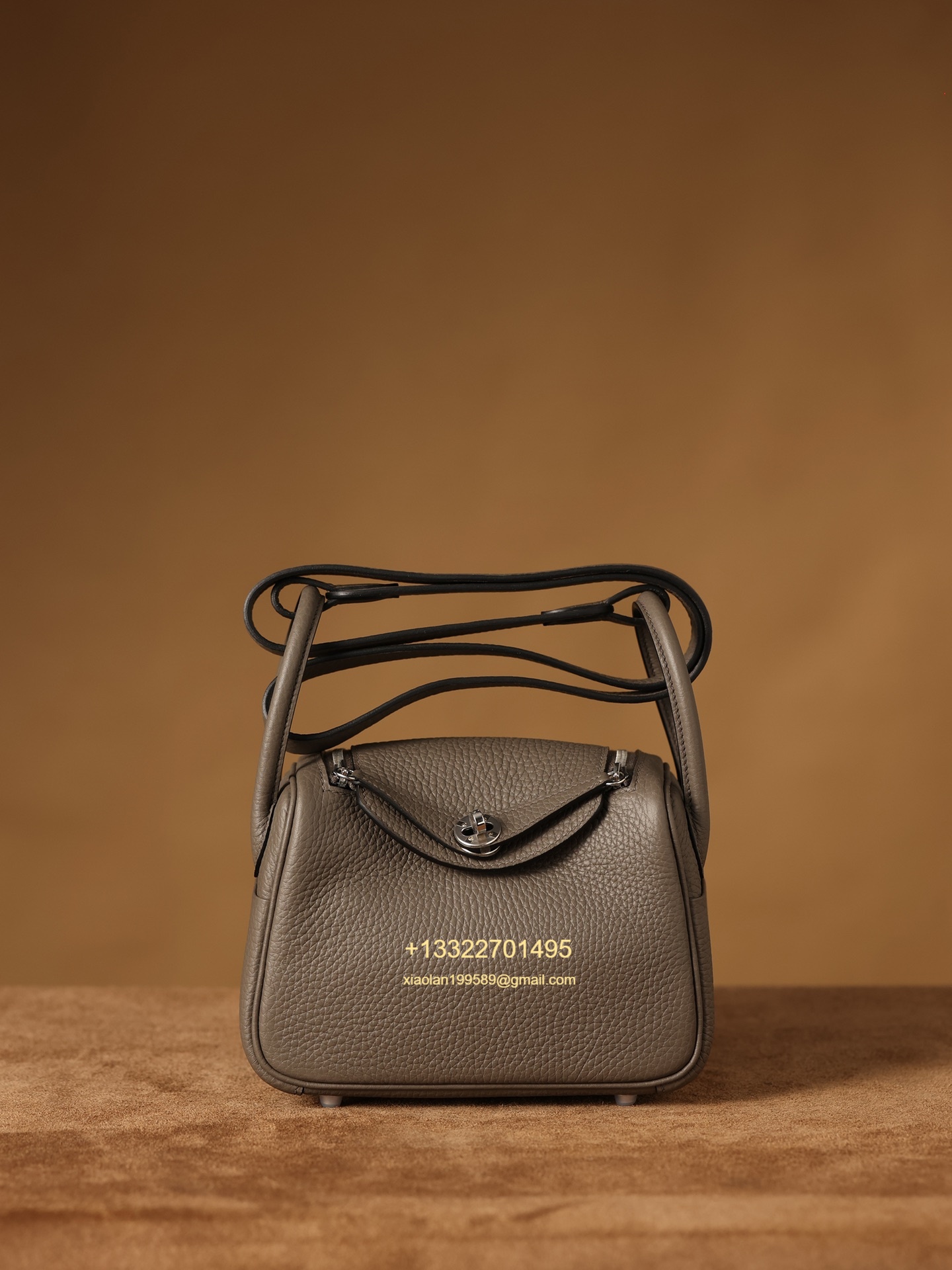 Hermès Lindy Mini 19cm in Pewter Grey, crafted with Hermès' exclusive Clemence leather, purely handcrafted, high-end customization edition.