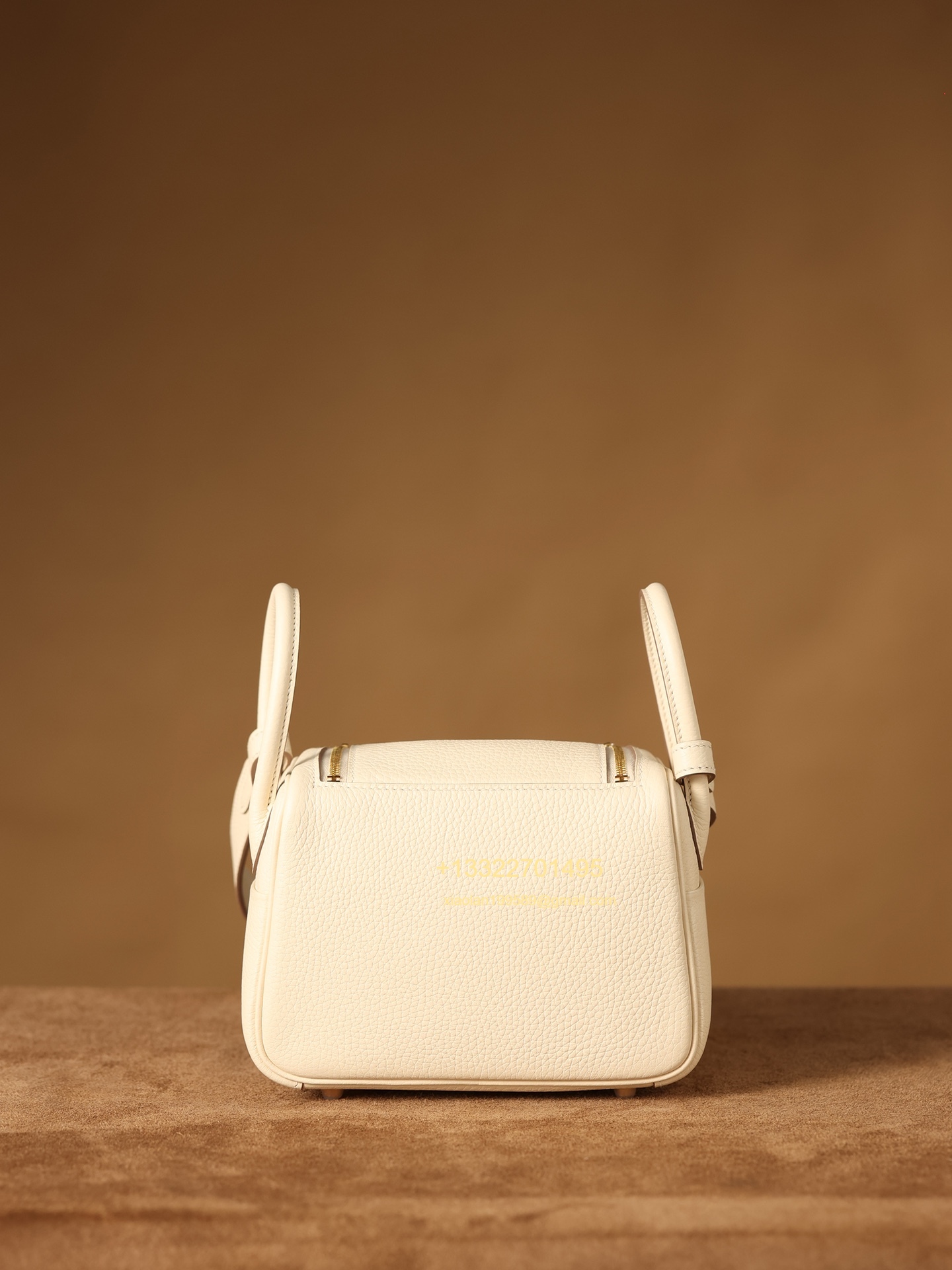 Hermès Lindy Mini 19cm in Milkshake White, crafted with Hermès' exclusive Clemence leather, purely handcrafted, high-end customization edition.