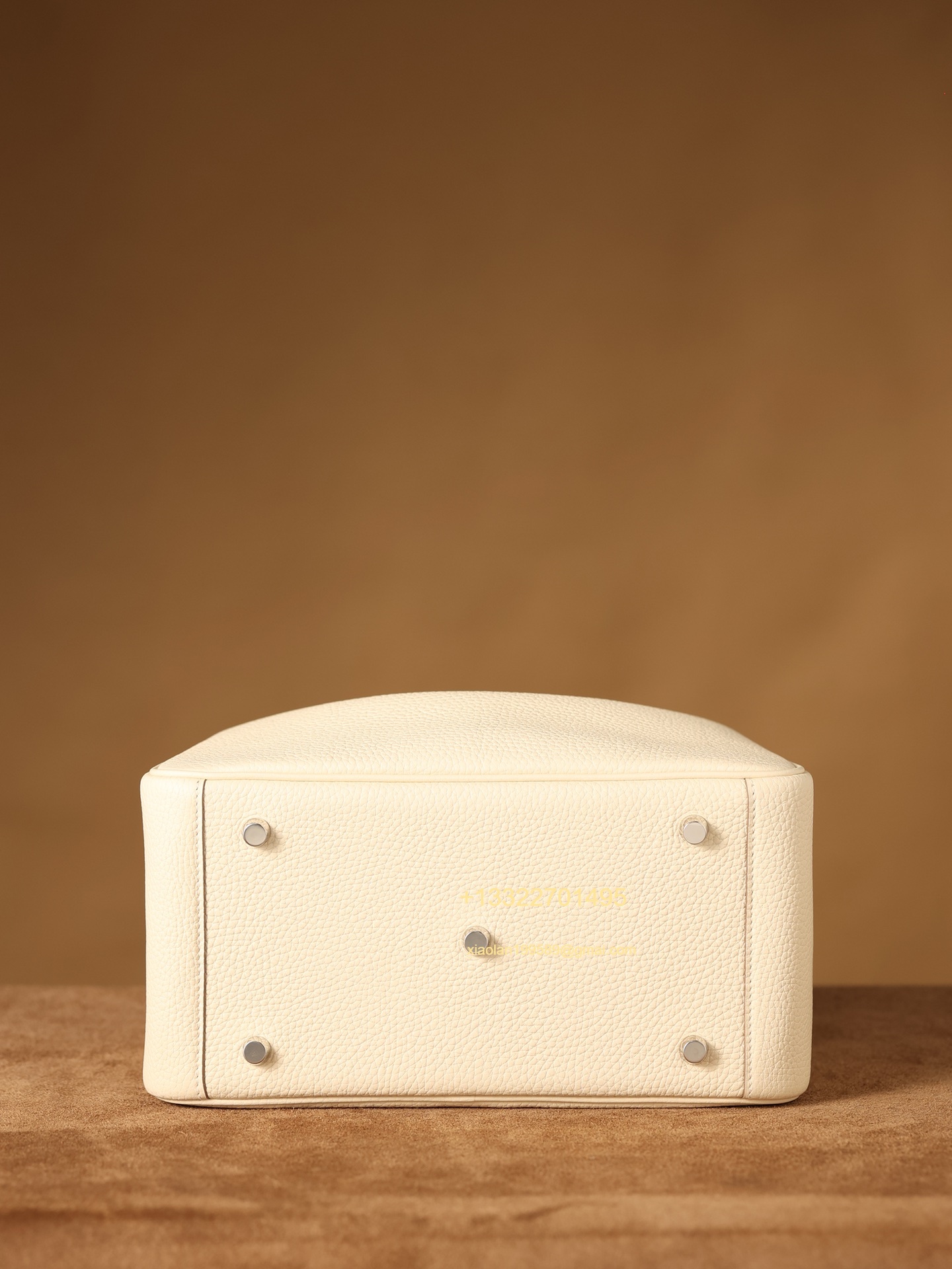 Hermès Lindy in Cream White, crafted with Hermès' exclusive Clemence leather, purely handcrafted, high-end customization edition.