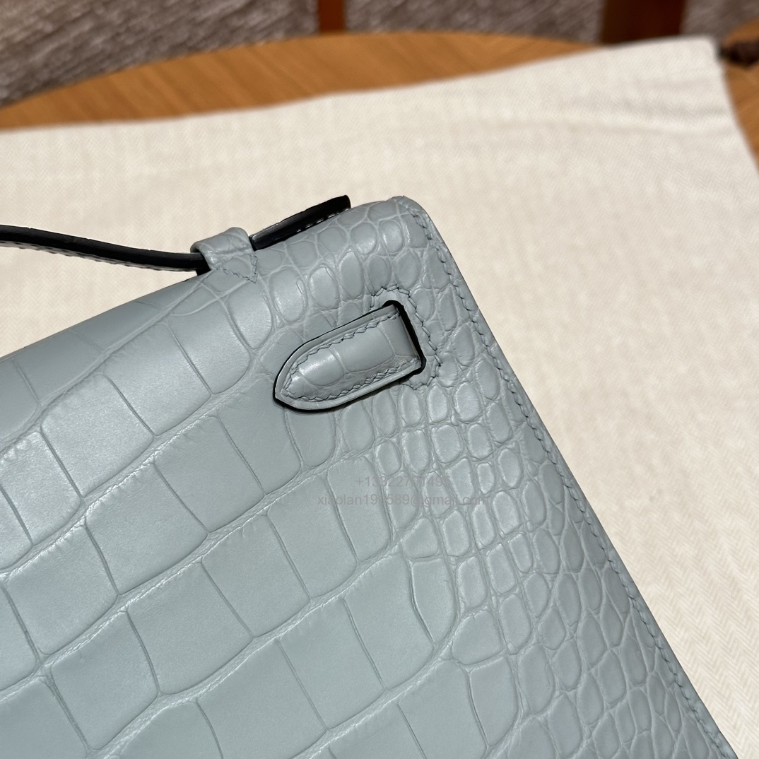 Hermès Kelly Pochette Clutch Bag Shiny Crocodile Leather . Fully Handmade Premium Customization – Linen Blue